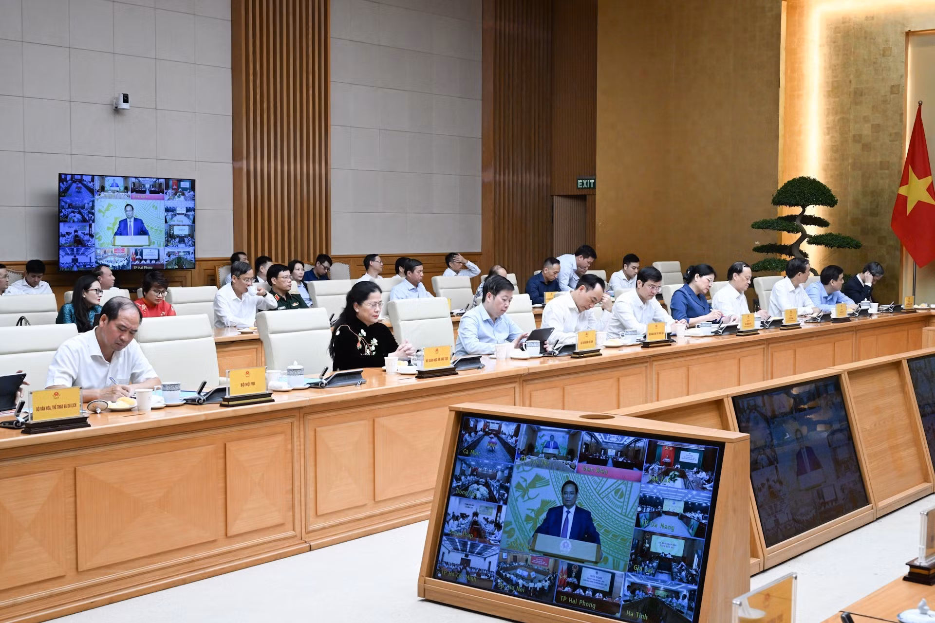与会代表。