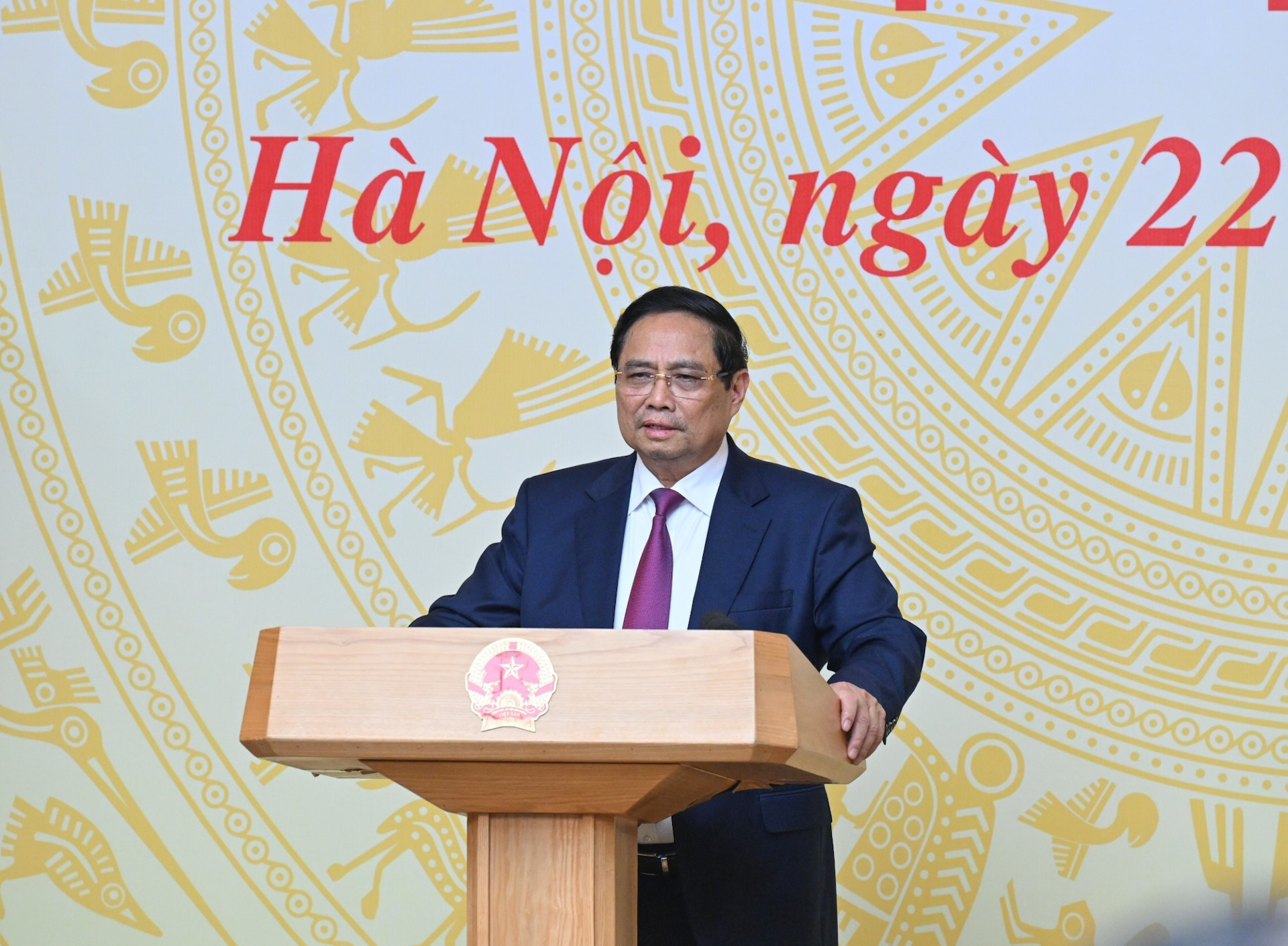 范明正总理发表讲话。