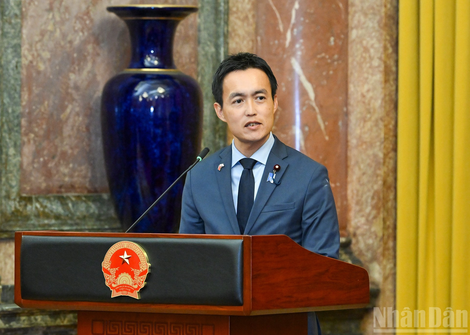 日本自由民主党青年局代表团代表发表讲话。 日本自由民主党青年局代表团代表发表讲话。