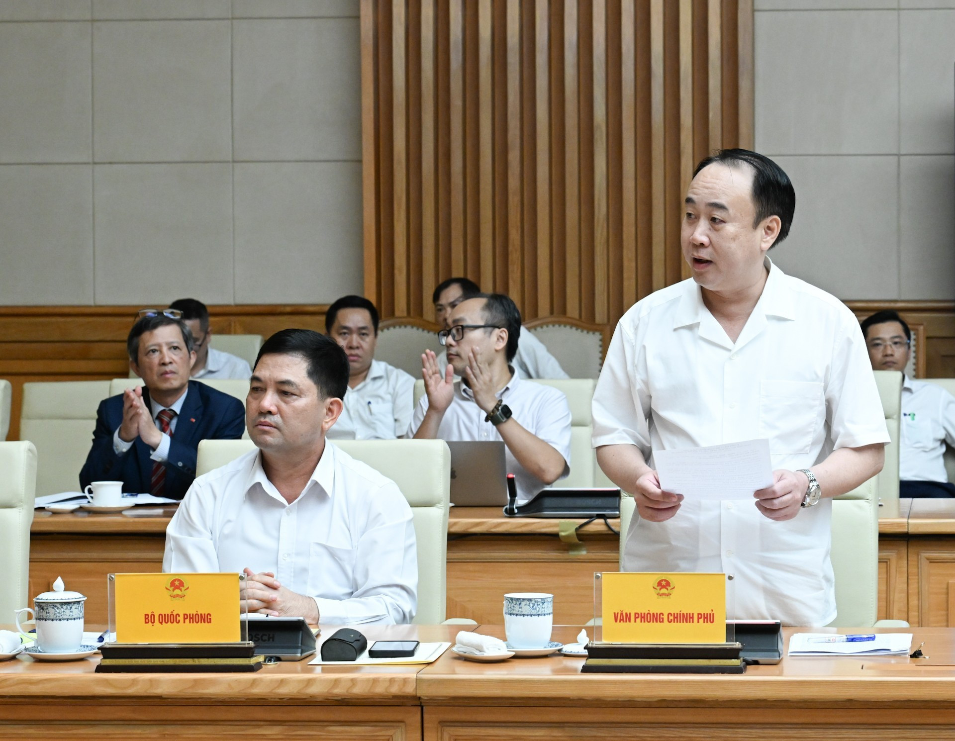 政府办公厅副主任阮士协发表讲话。