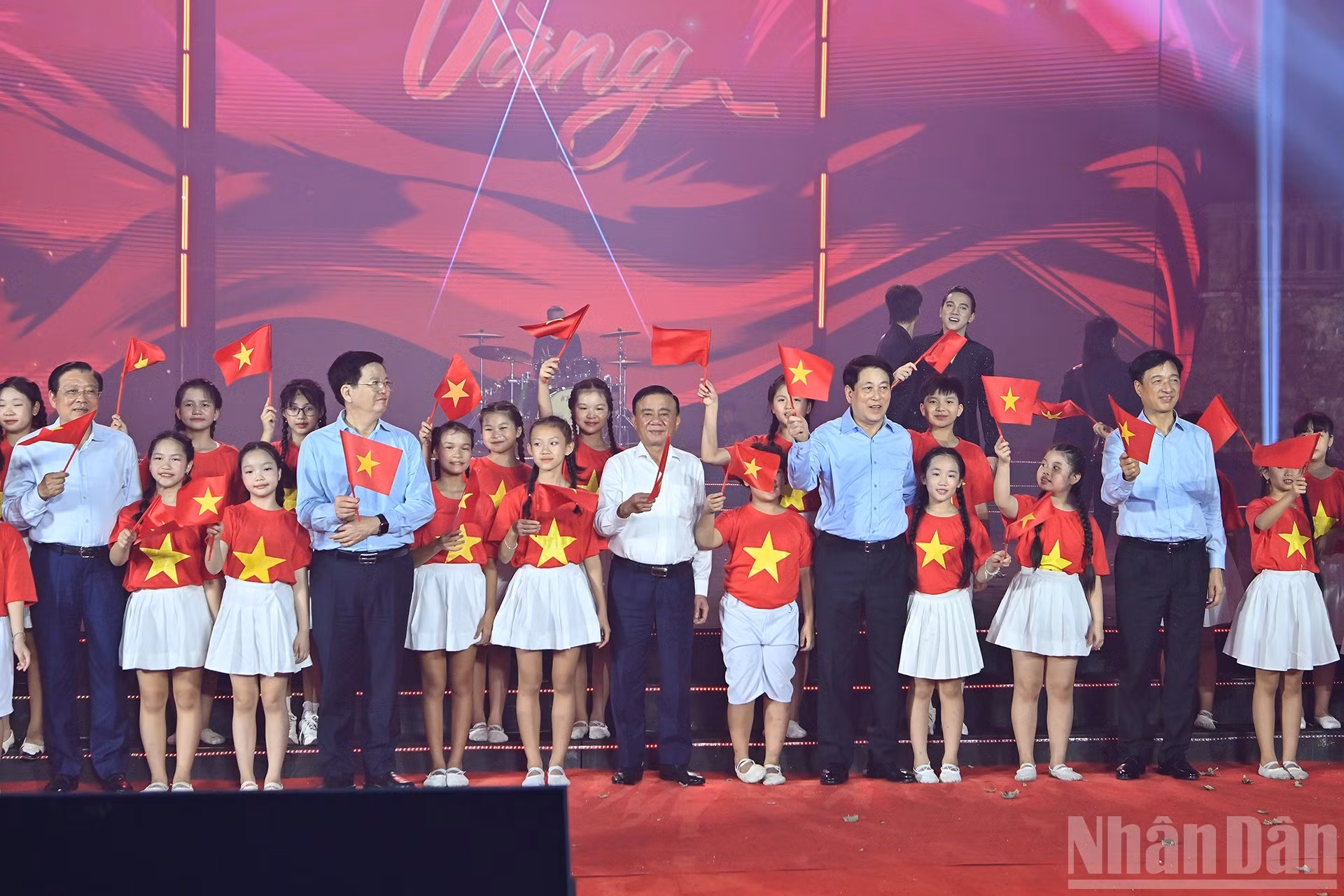 梁强主席和党、国家领导出席活动。