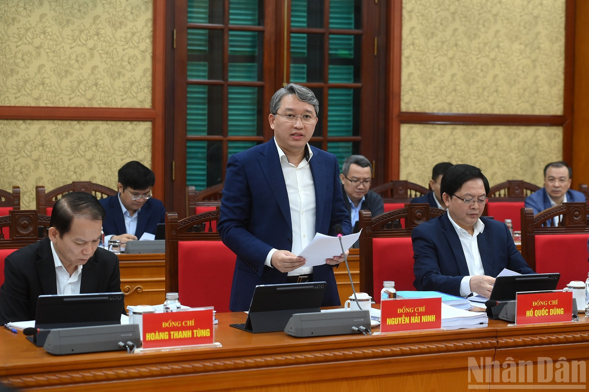 司法部部长阮海宁发表讲话。