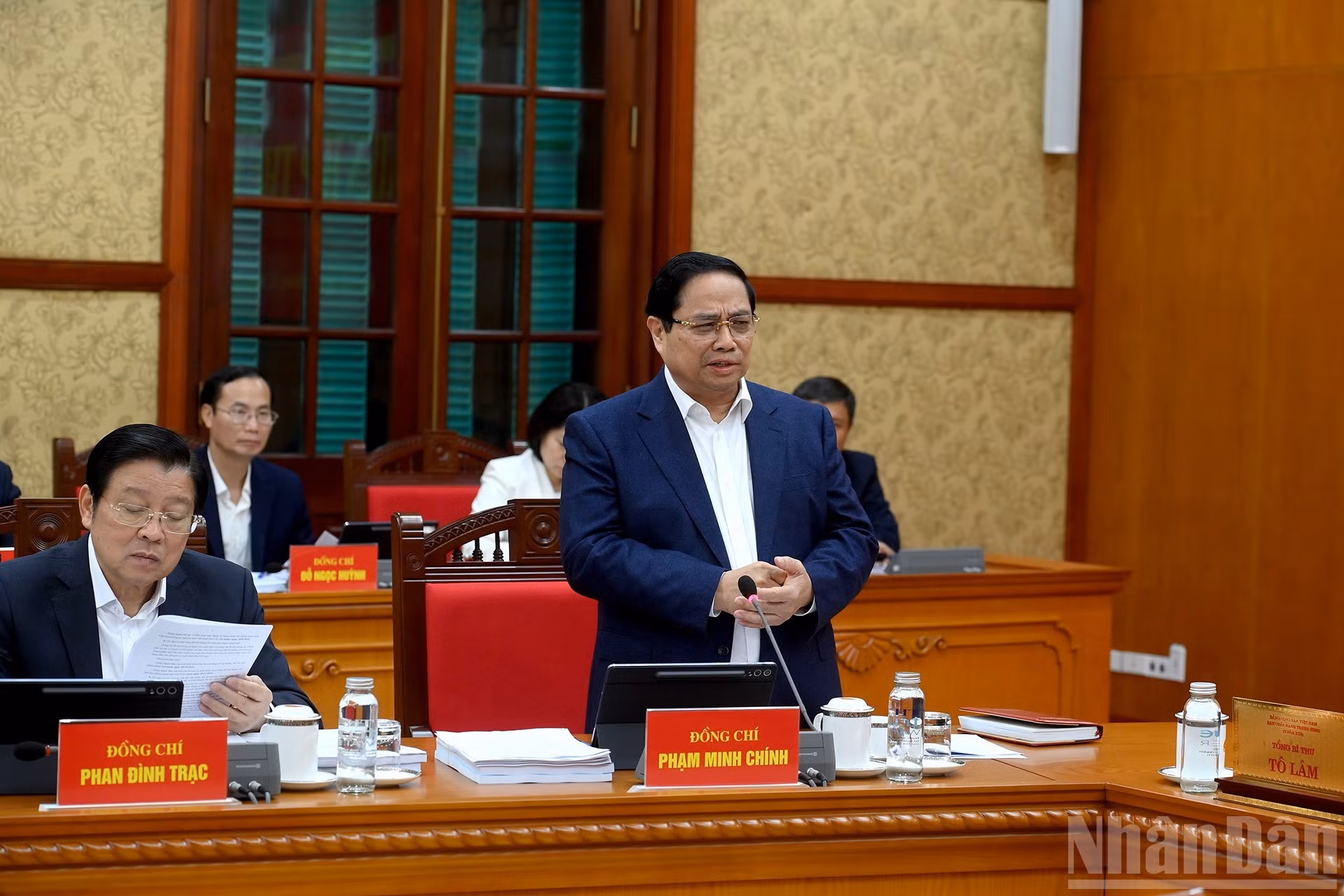 范明正总理发表讲话。