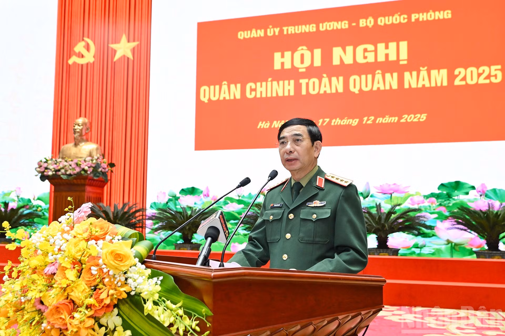 国防部部长潘文江大将致开幕词。