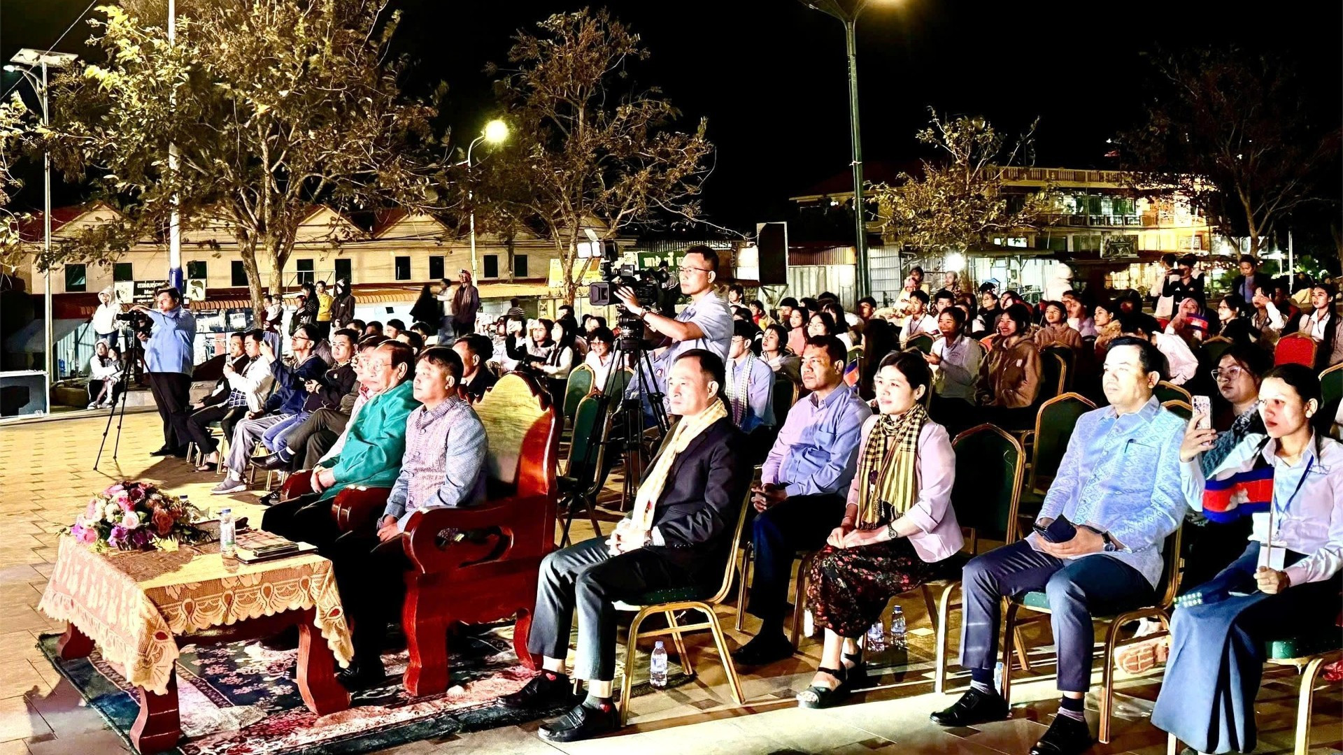 此次活动给双方人民留下深刻印象。