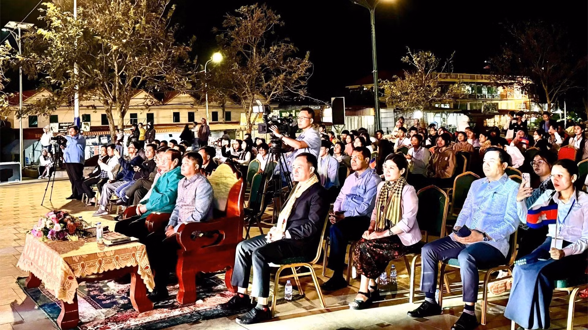 此次活动给双方人民留下深刻印象。