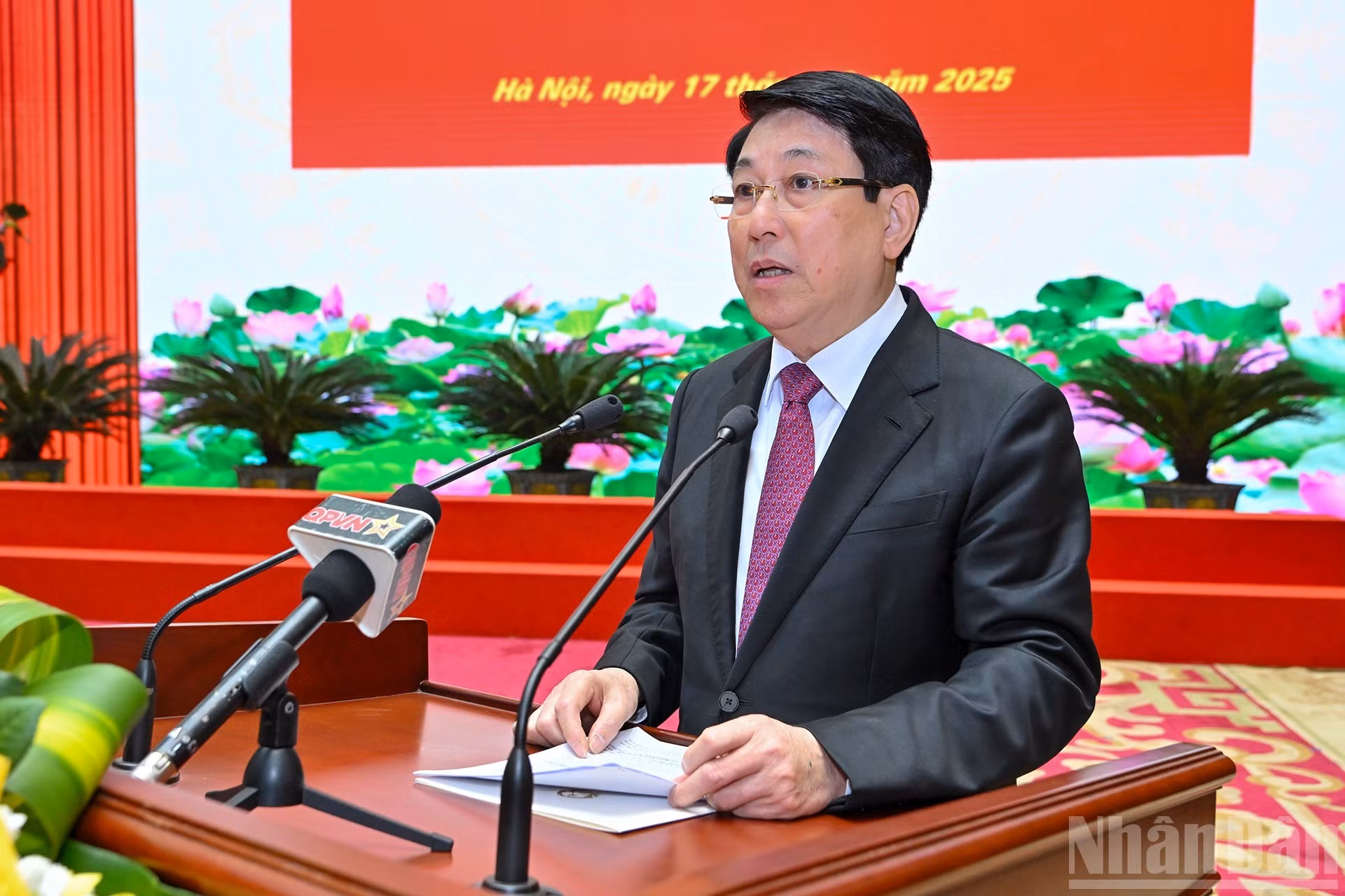 国家主席梁强发表讲话。