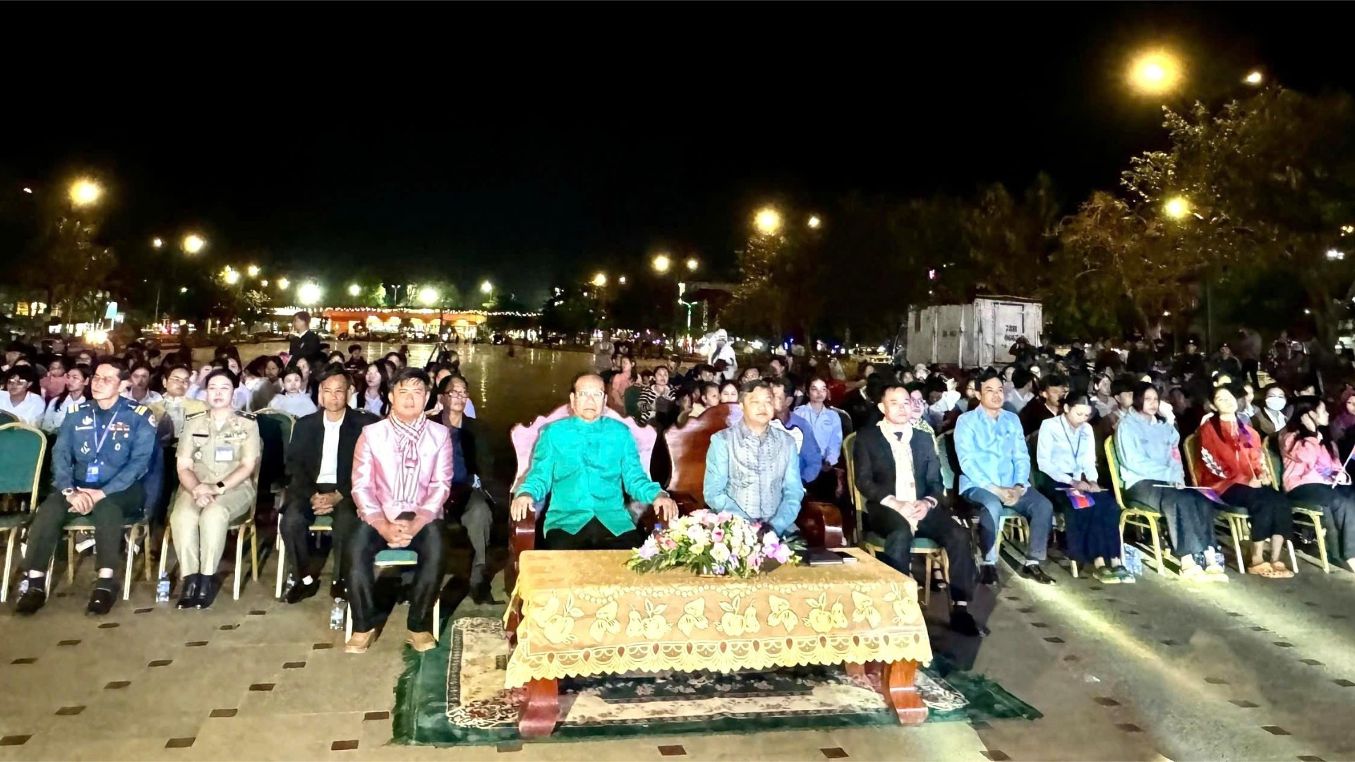 蒙多基里省和森莫诺隆市领导出席活动。