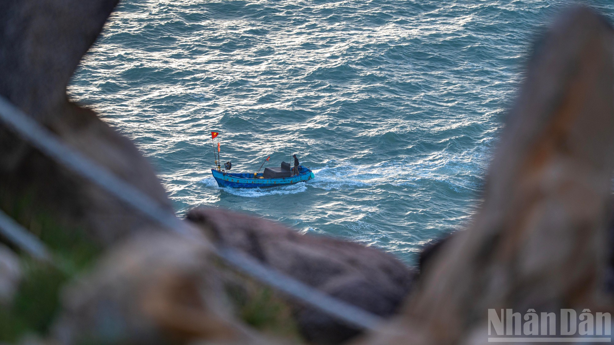 在其百余年的历史中，这一建筑始终是船只出海、守海的重要航标。