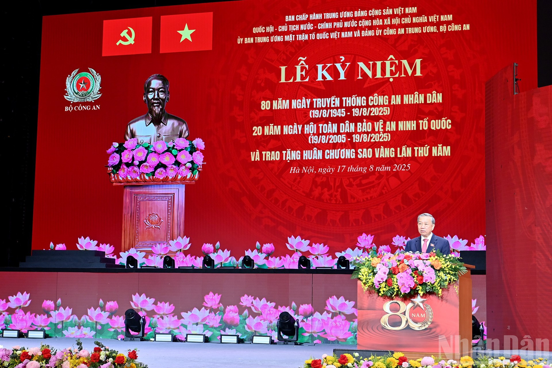 苏林总书记发表讲话。 苏林总书记发表讲话。