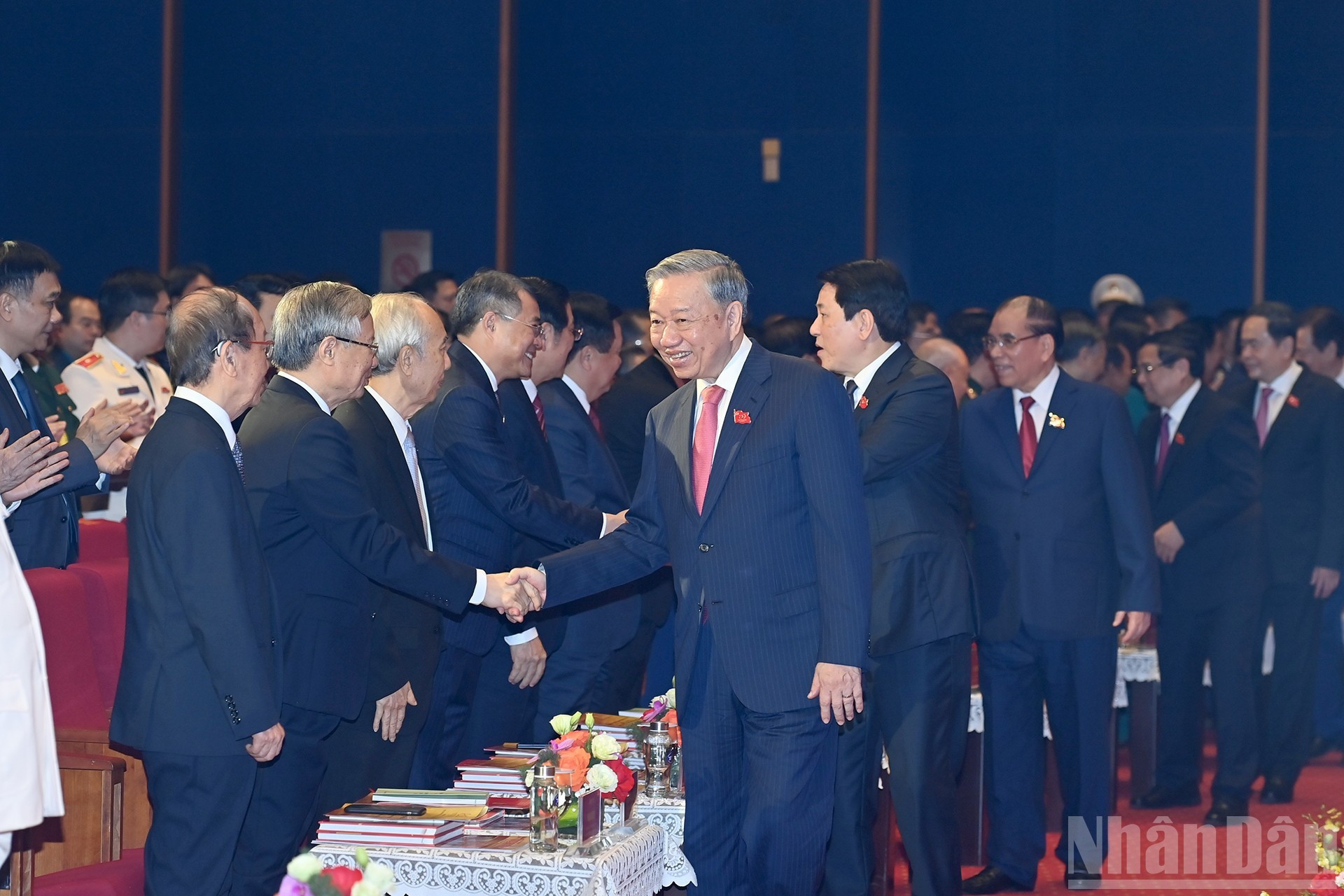 苏林总书记与党和国家领导、前领导人出席仪式。