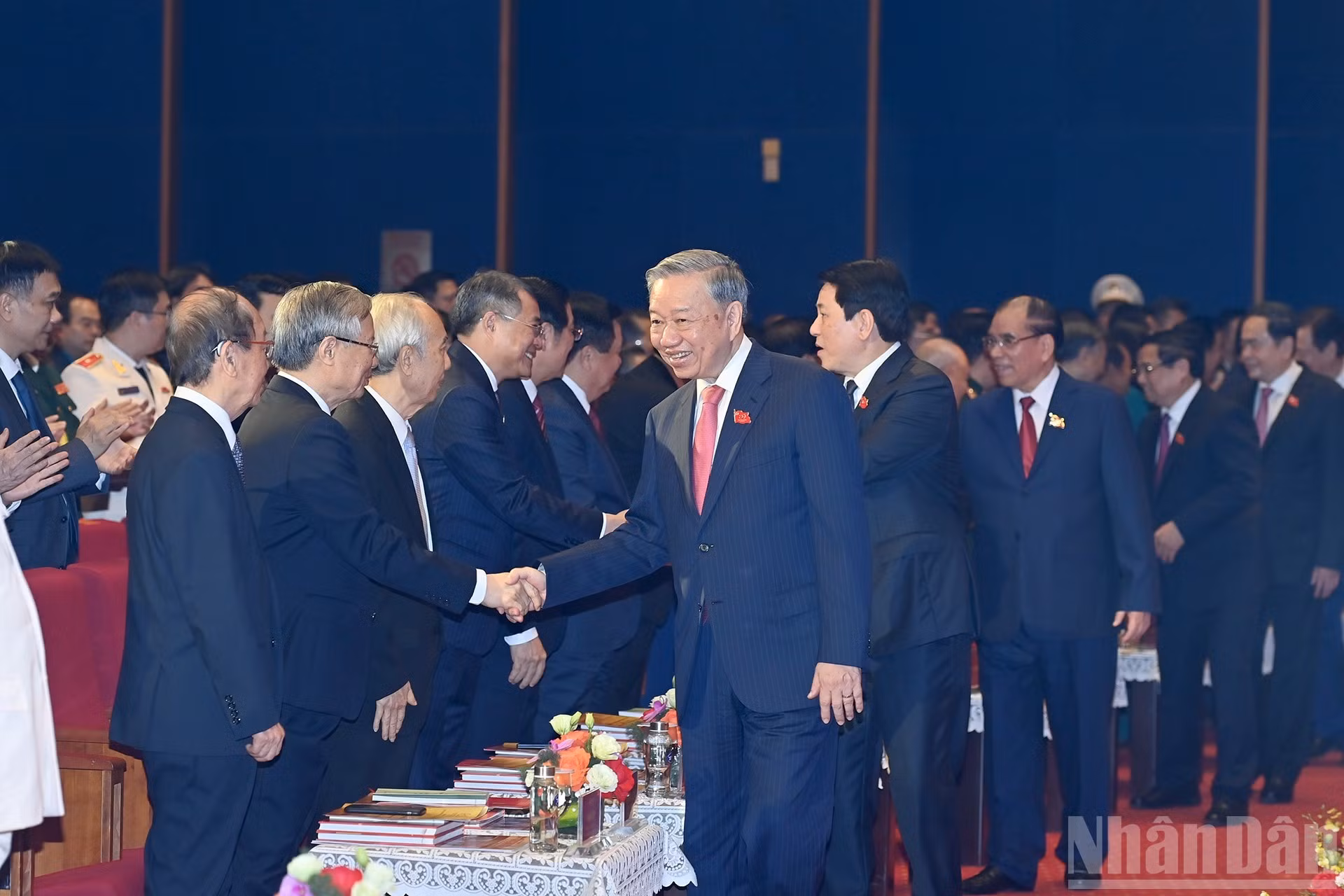 苏林总书记与党和国家领导、前领导人出席仪式。