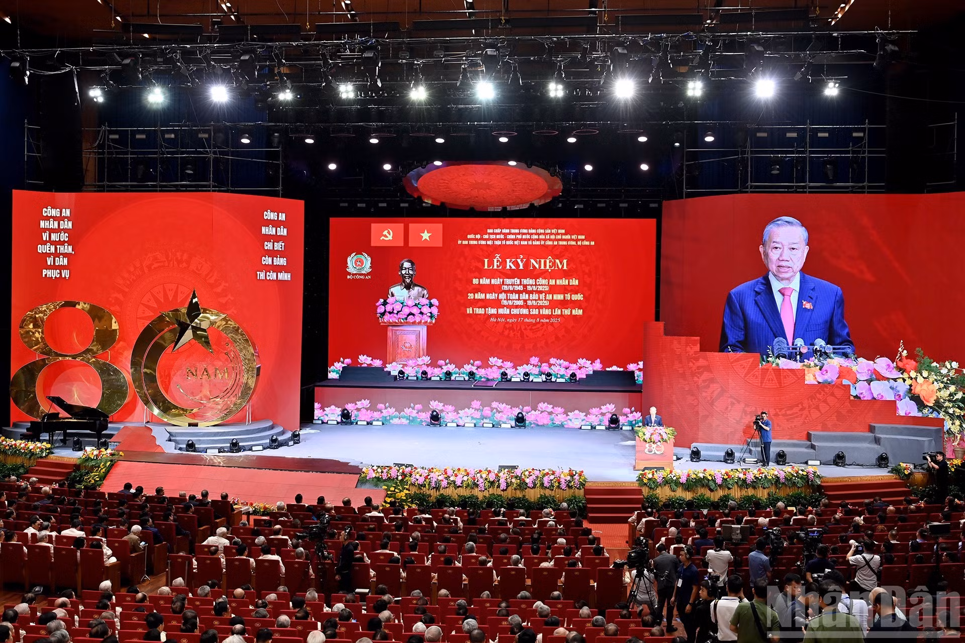 纪念仪式场景。