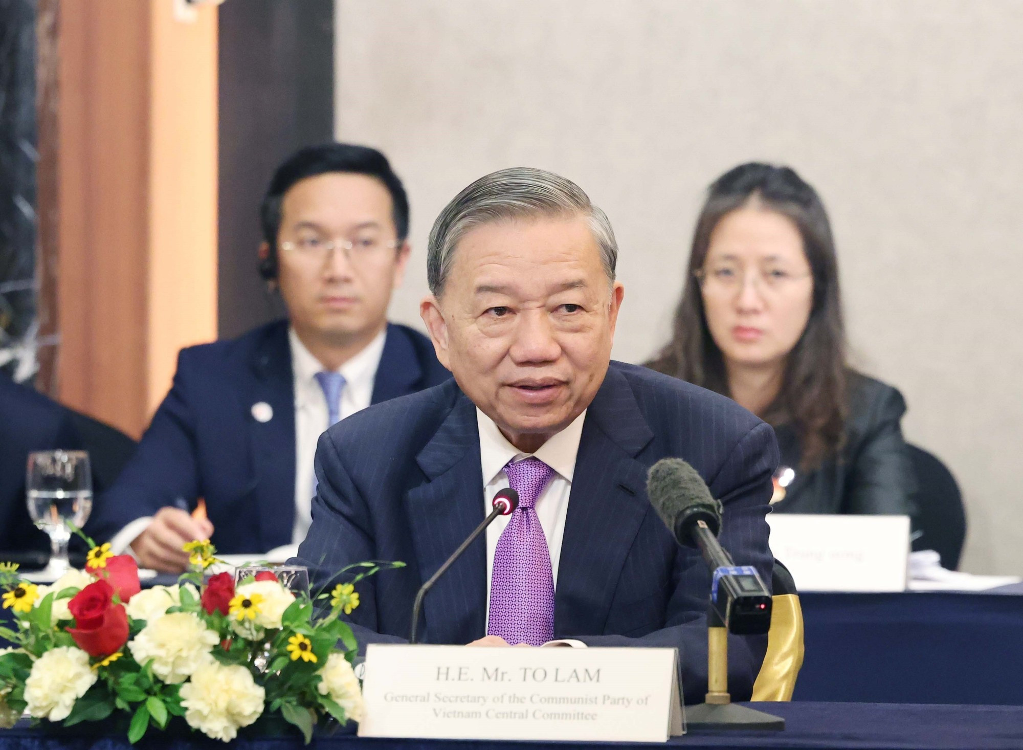 苏林总书记发表讲话。