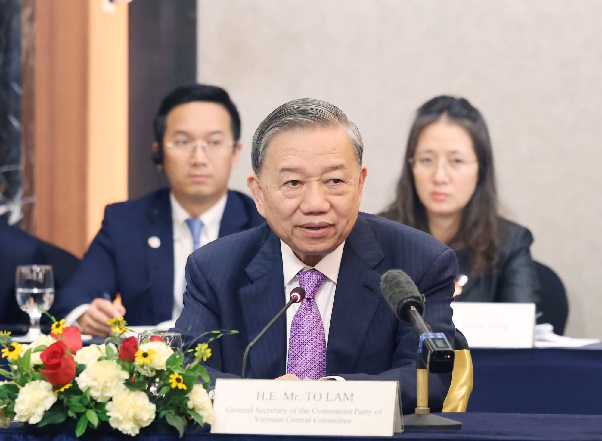 苏林总书记发表讲话。