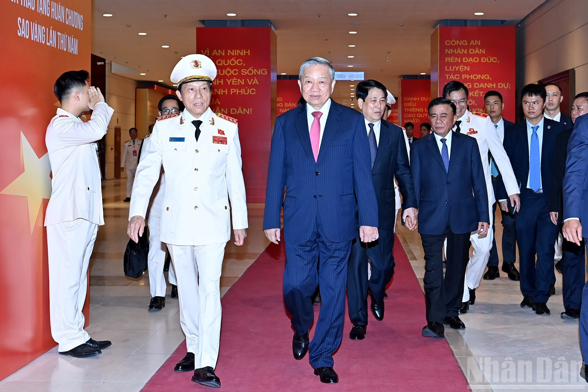 苏林总书记与党和国家领导、前领导人到场出席仪式。