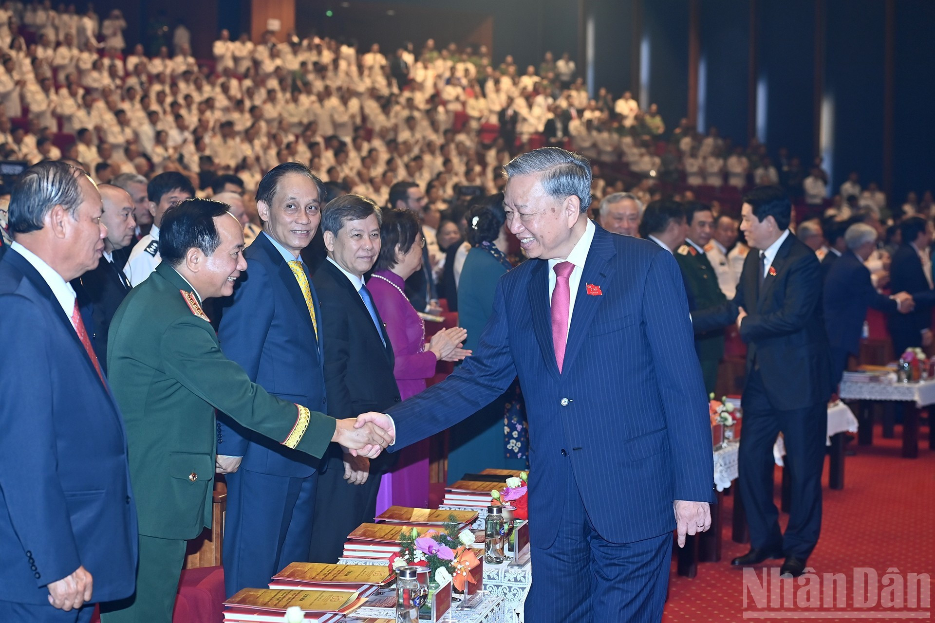 苏林总书记与党和国家领导、前领导人出席仪式。