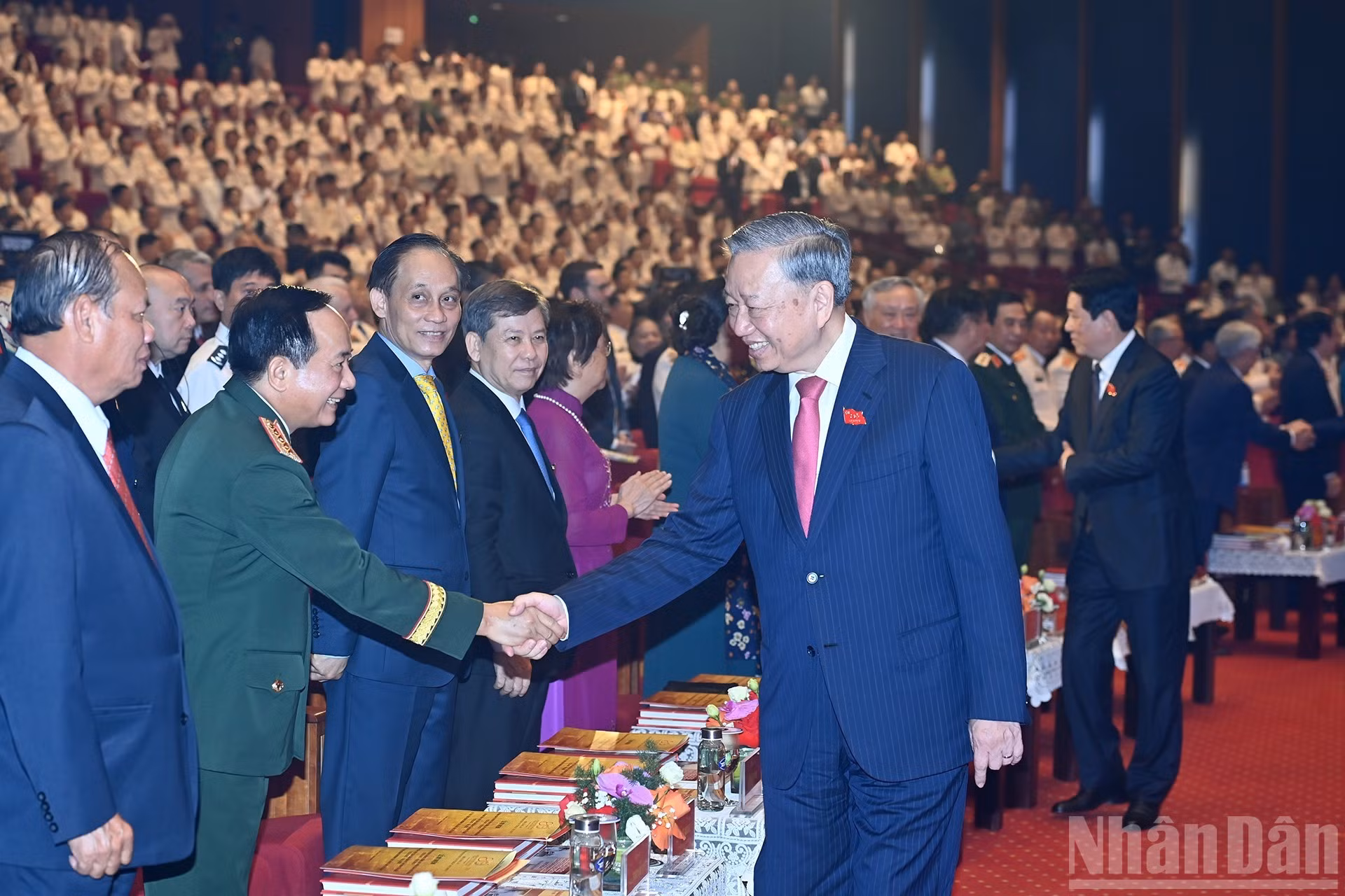 苏林总书记与党和国家领导、前领导人出席仪式。