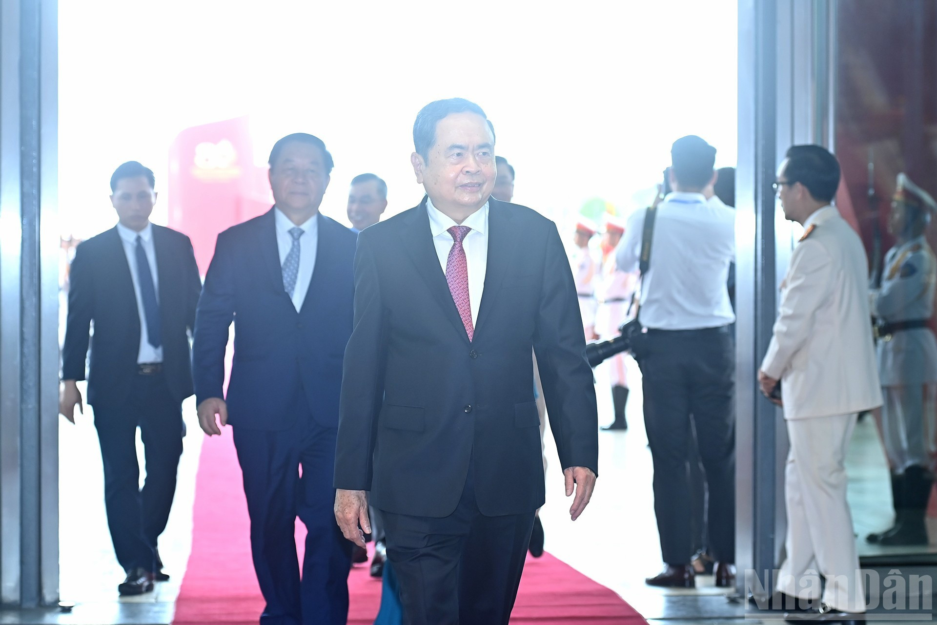 国会主席陈青敏出席仪式。