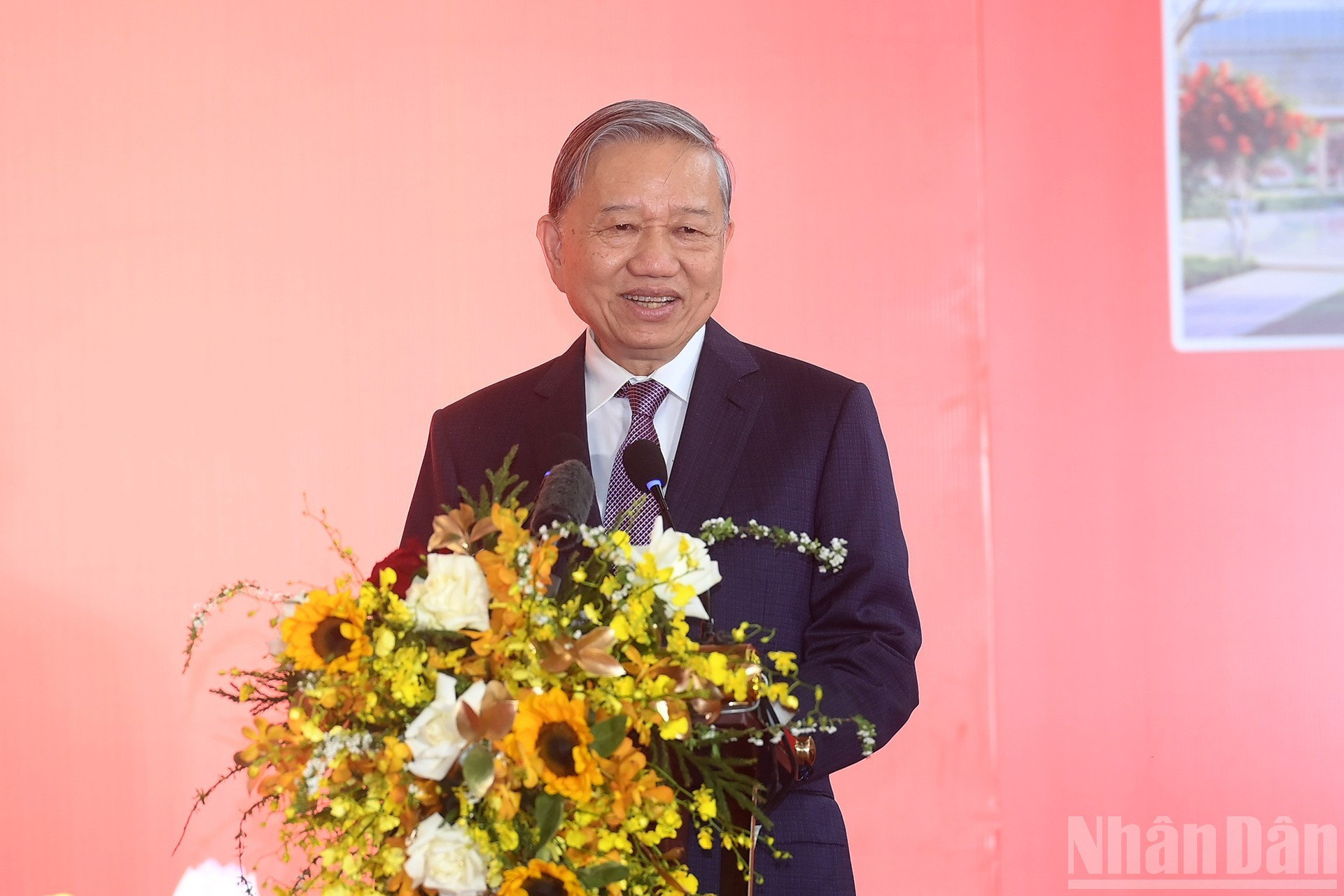 苏林总书记发表讲话。