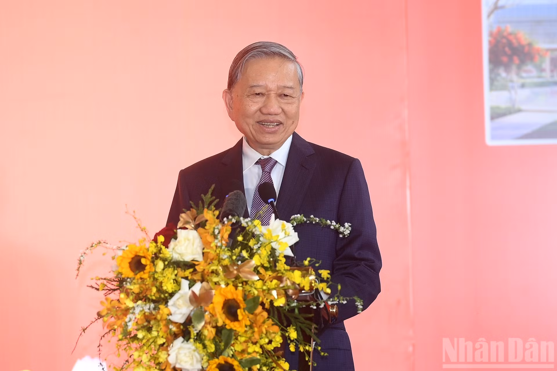 苏林总书记发表讲话。