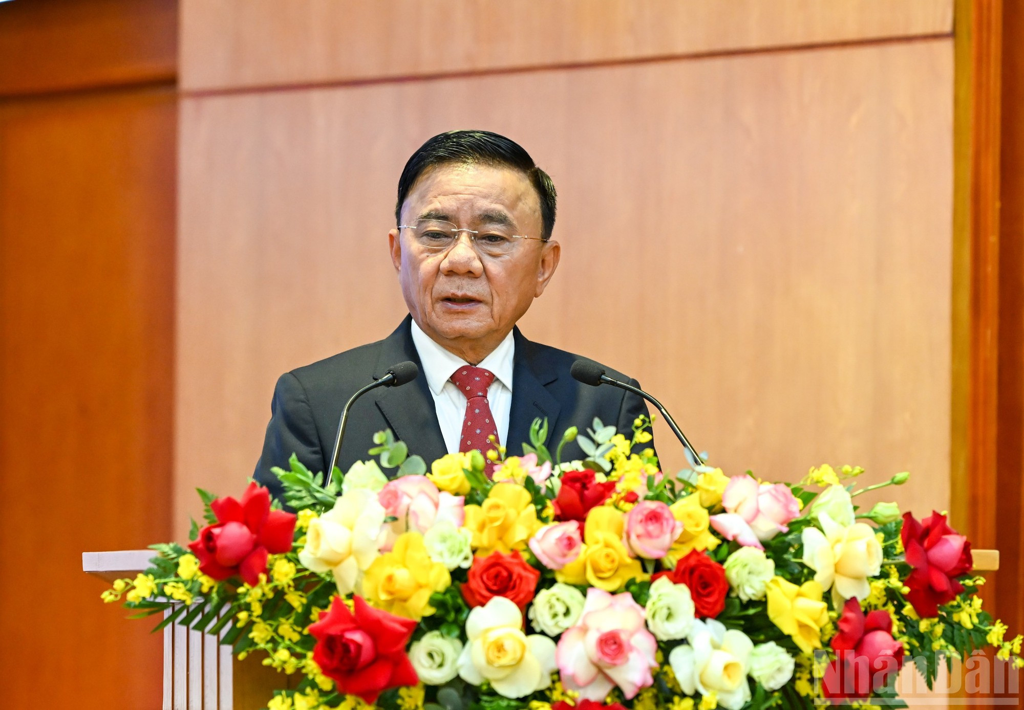 越共中央书记处常务书记陈锦秀发表总结性讲话。