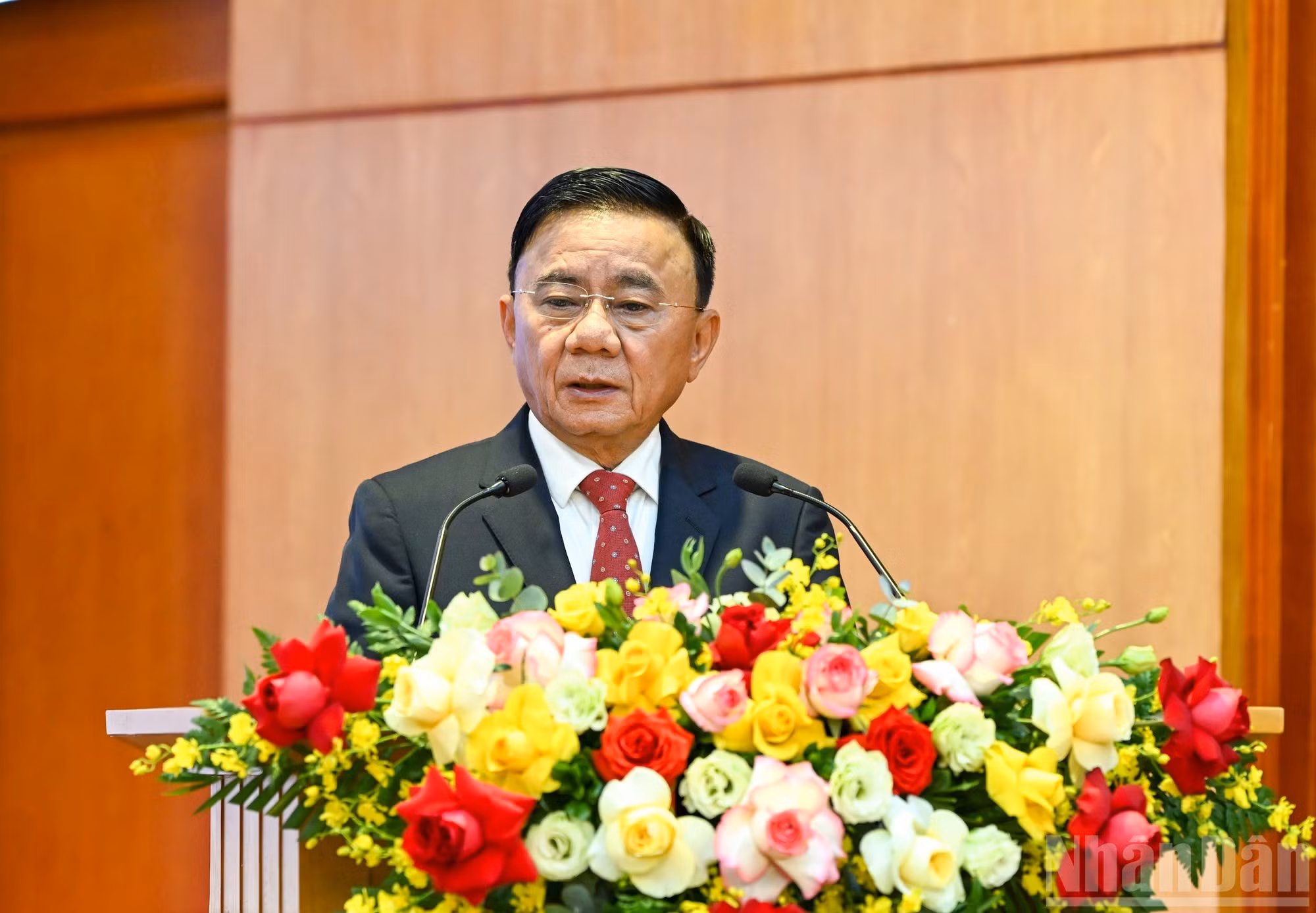 越共中央书记处常务书记陈锦秀发表总结性讲话。