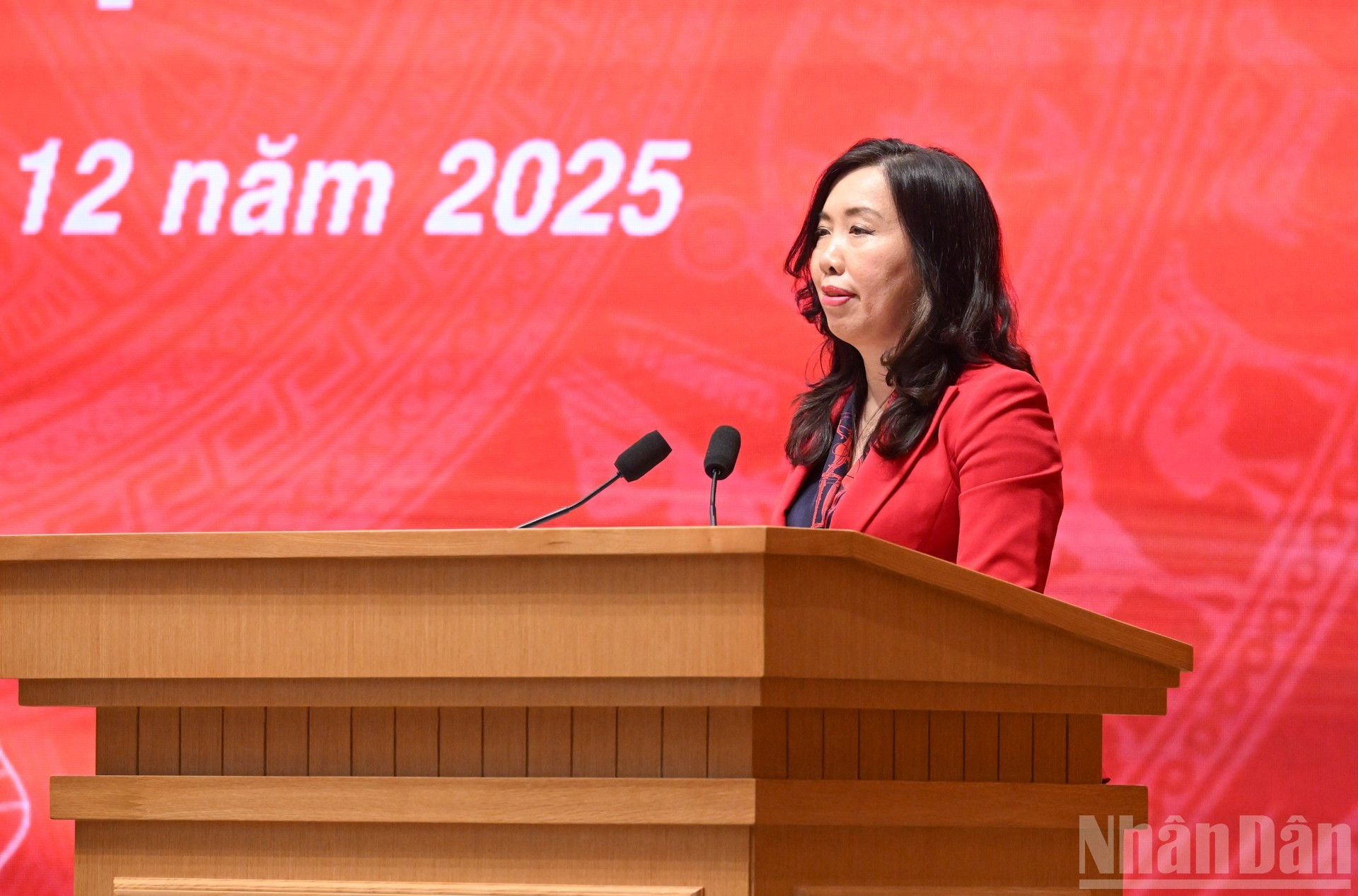 外交部副部长黎氏秋姮发表讲话。