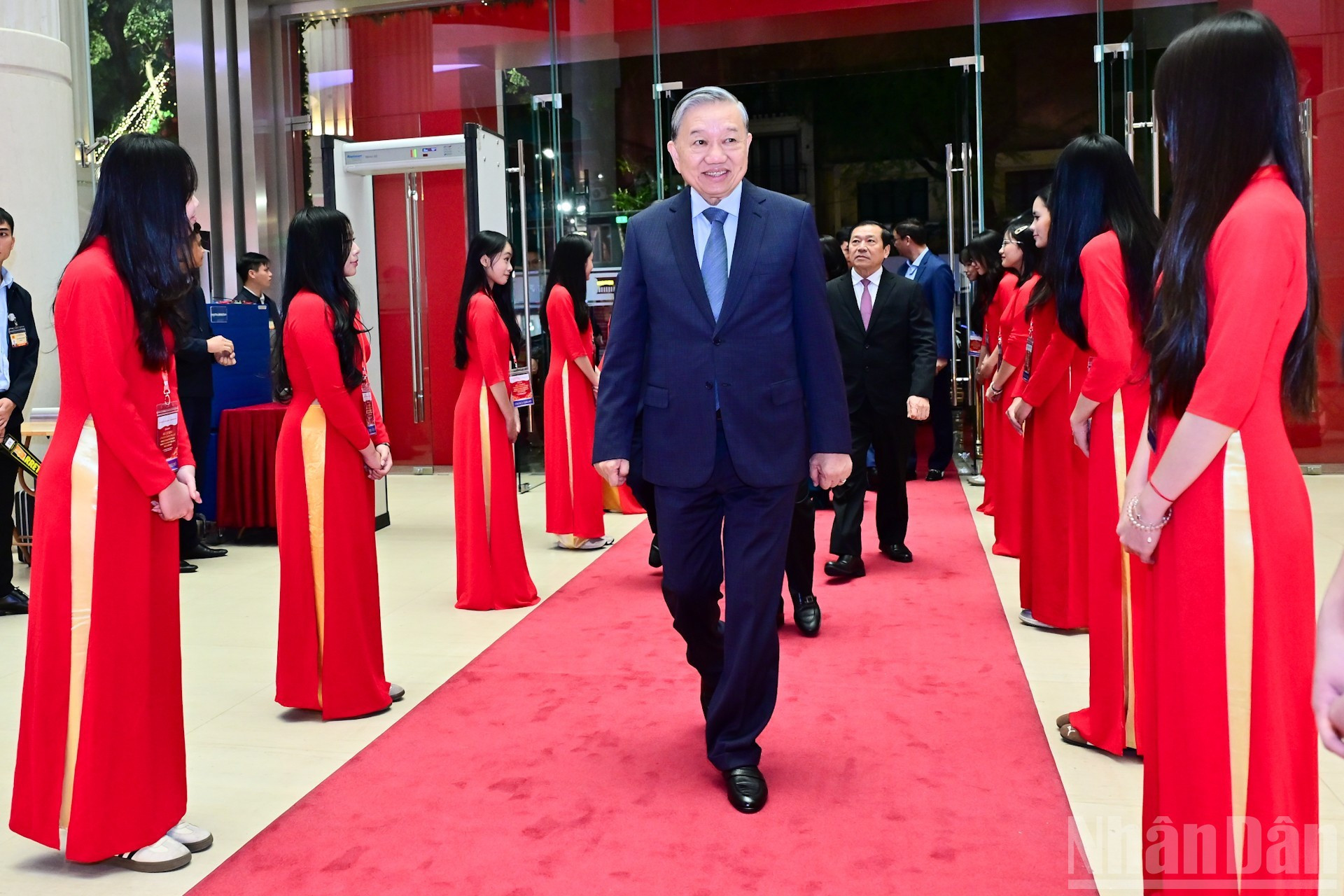 苏林总书记出席活动。