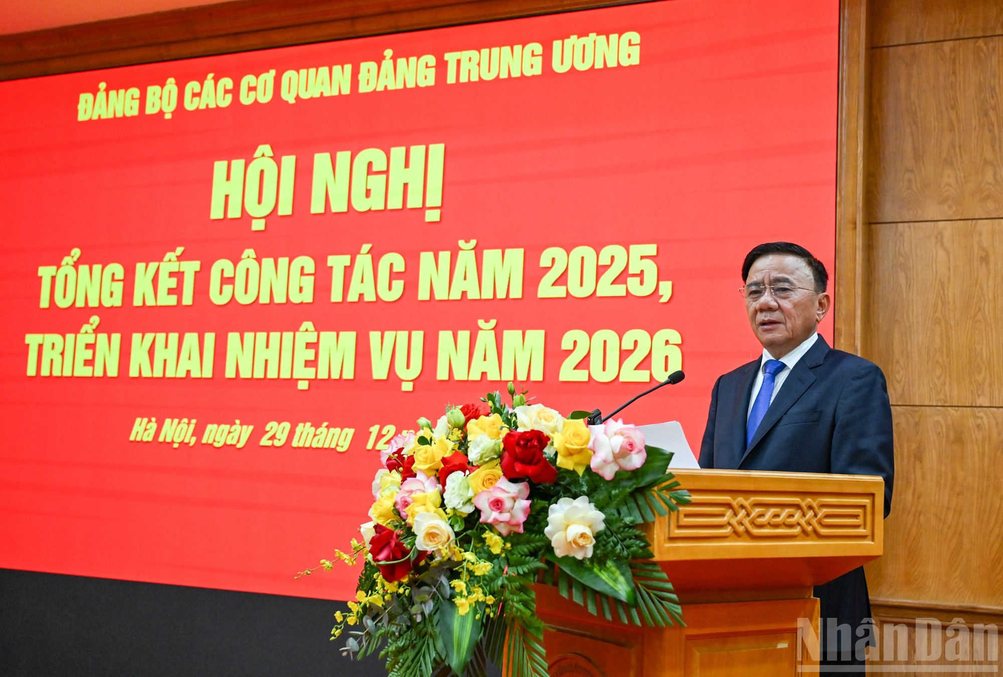 越共中央书记处常务书记、中央党机关党委书记陈锦秀发表总结性讲话。