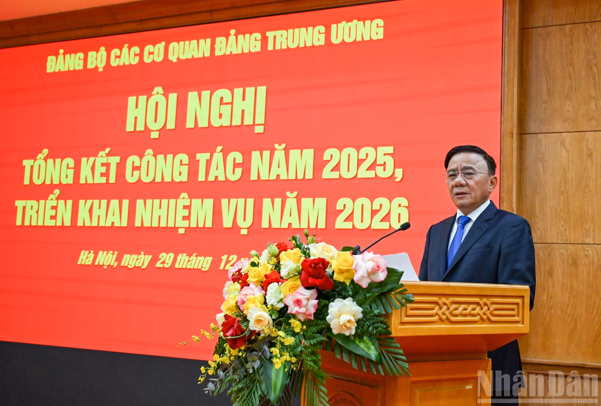 越共中央书记处常务书记、中央党机关党委书记陈锦秀发表总结性讲话。