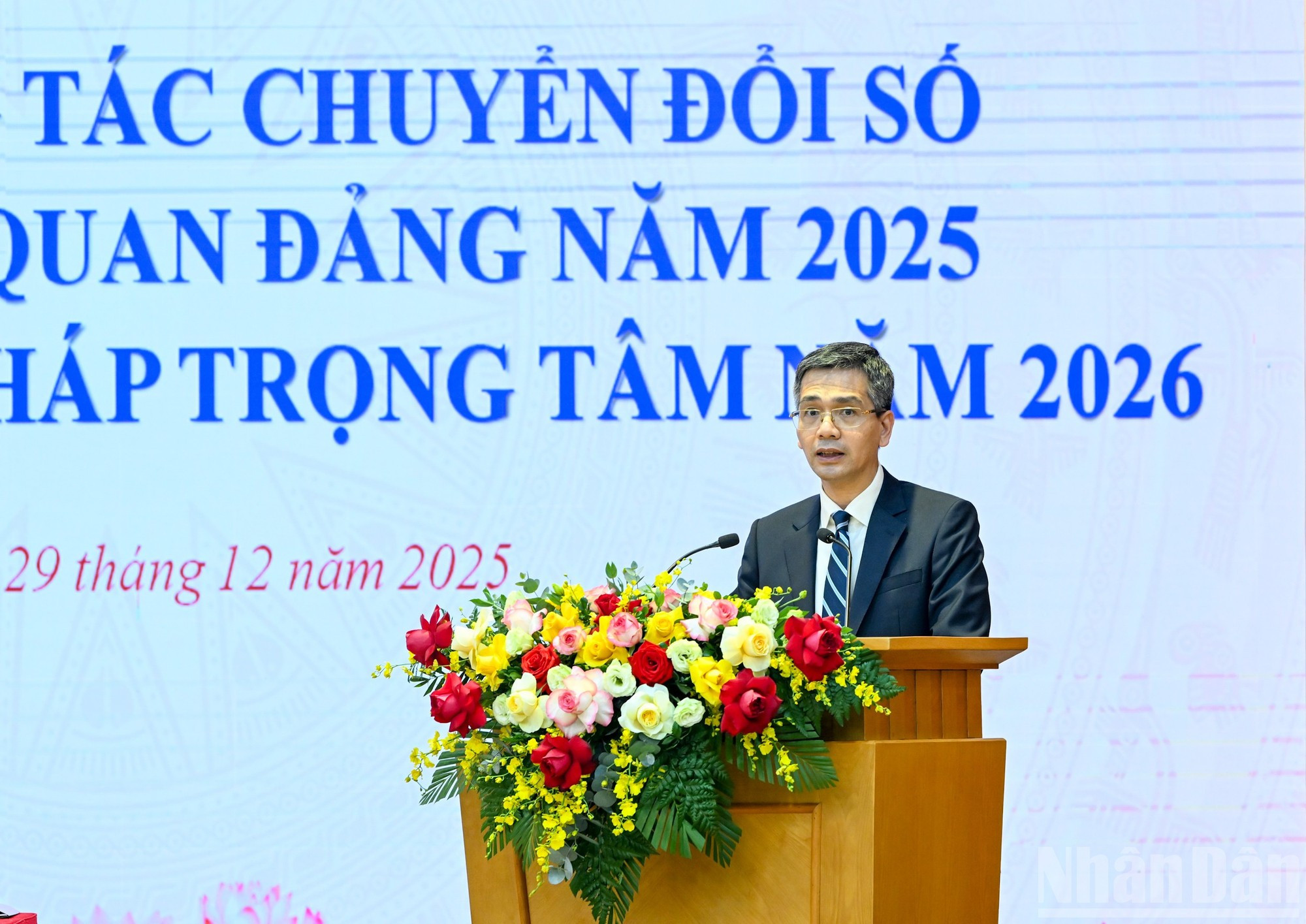 越共中央办公厅副主任武成兴发表讲话。