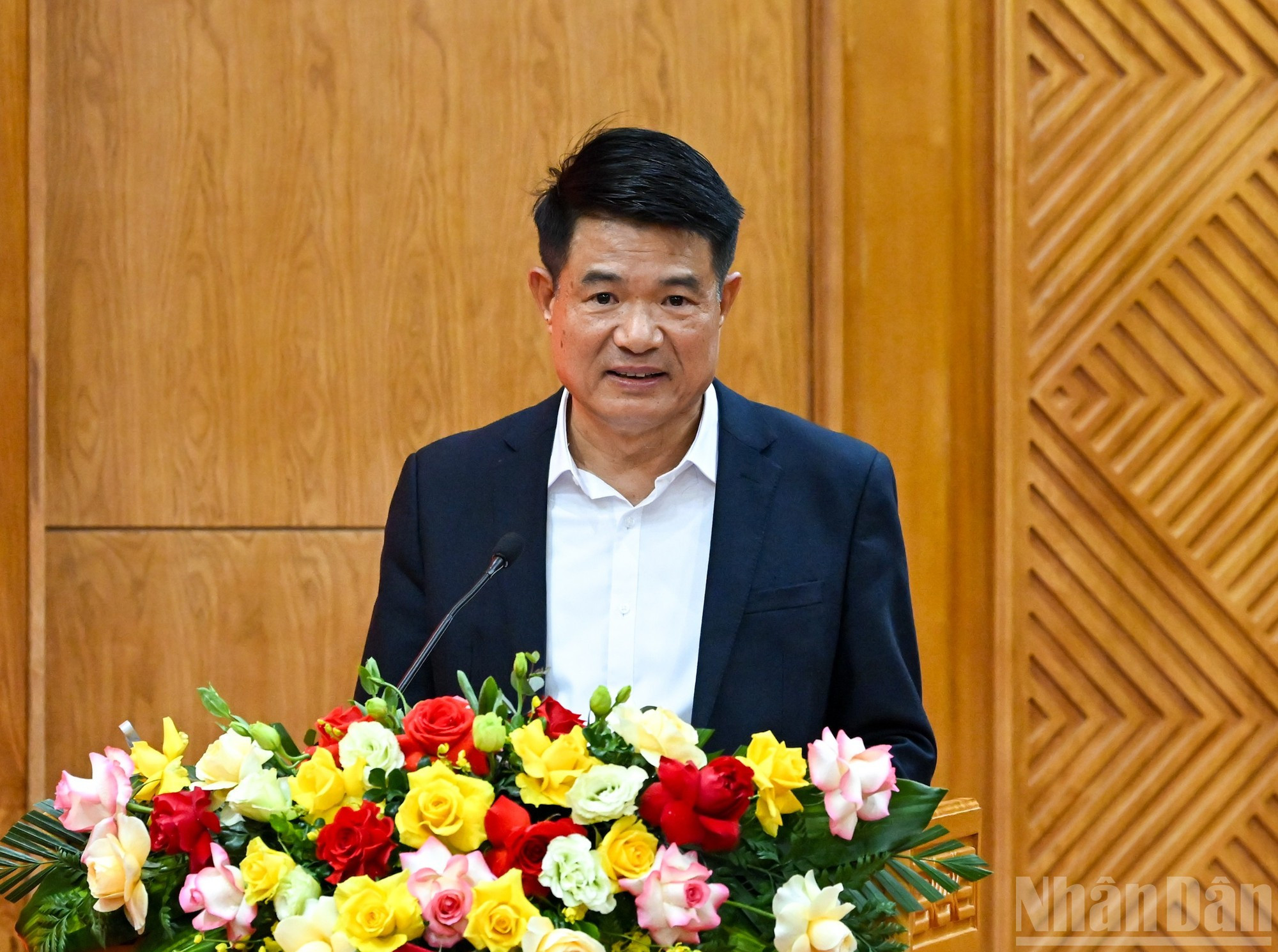 越南最高人民检察院检察长阮辉进发表讲话。