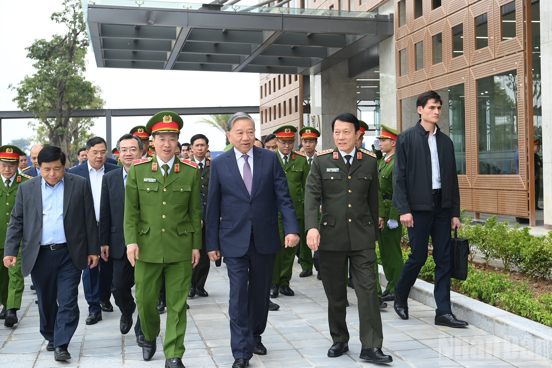 苏林总书记造访国家数据中心。