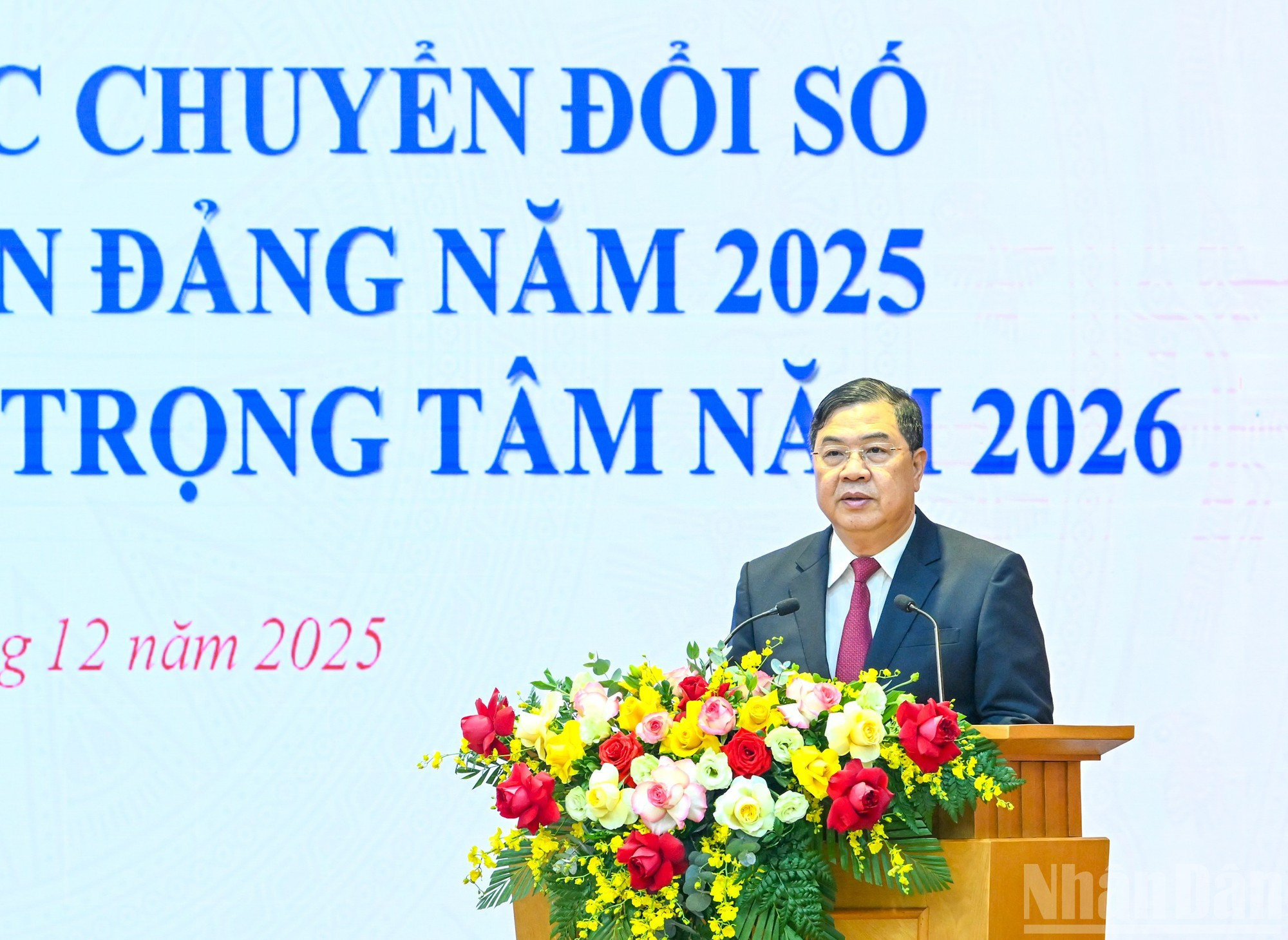 越共中央办公厅主任范嘉足致开幕词。