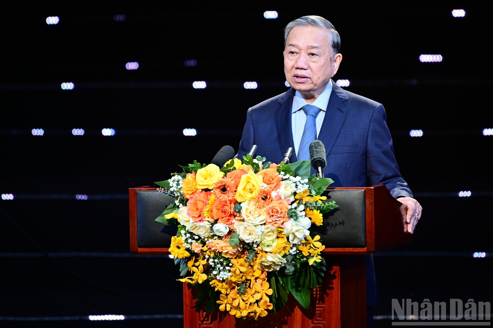 苏林总书记发表讲话。