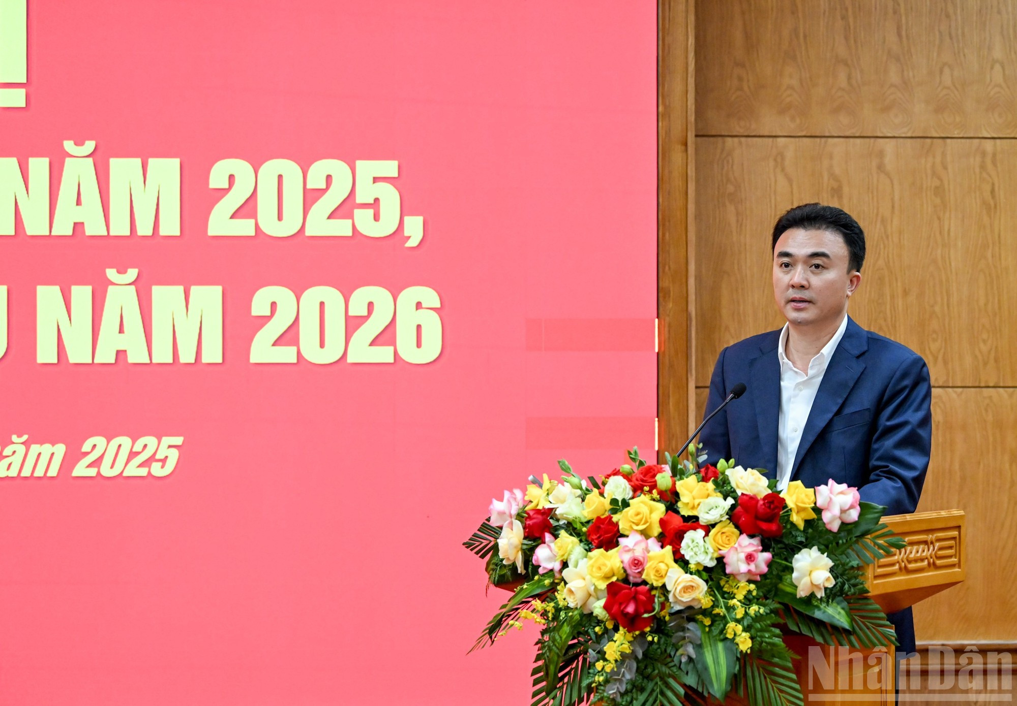 胡志明国家政治学院党委副书记张功得发表讲话。