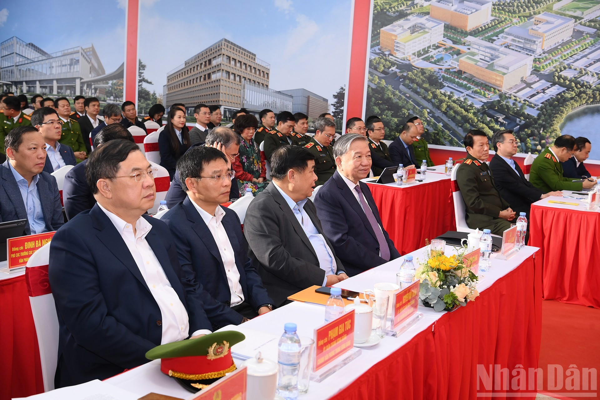 苏林总书记和各位代表。