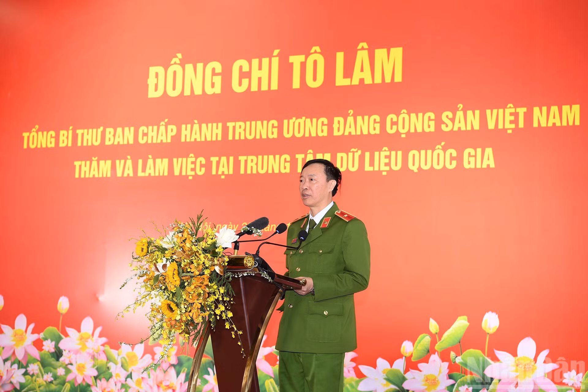 国家数据中心经理阮玉刚少将发表讲话。