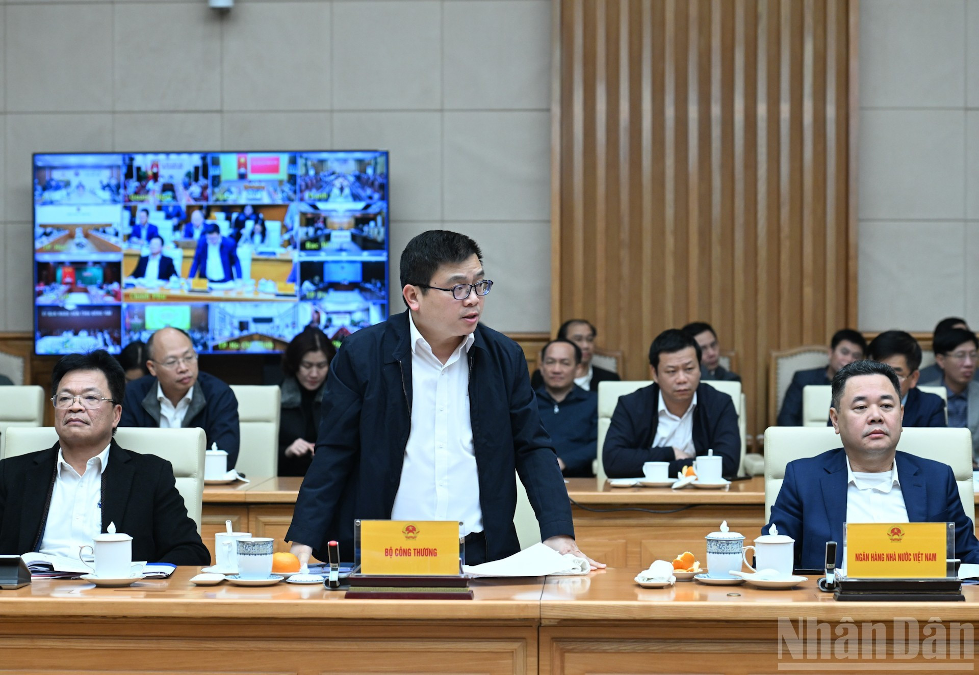 越南工贸部副部长张青怀发表讲话。