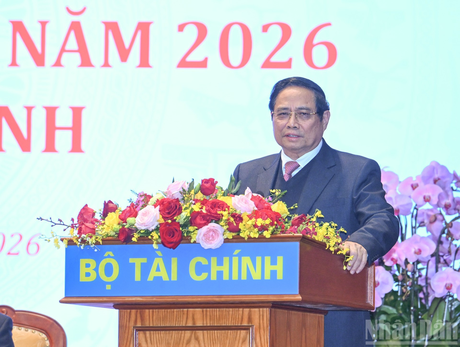 范明正总理发表指导性讲话。