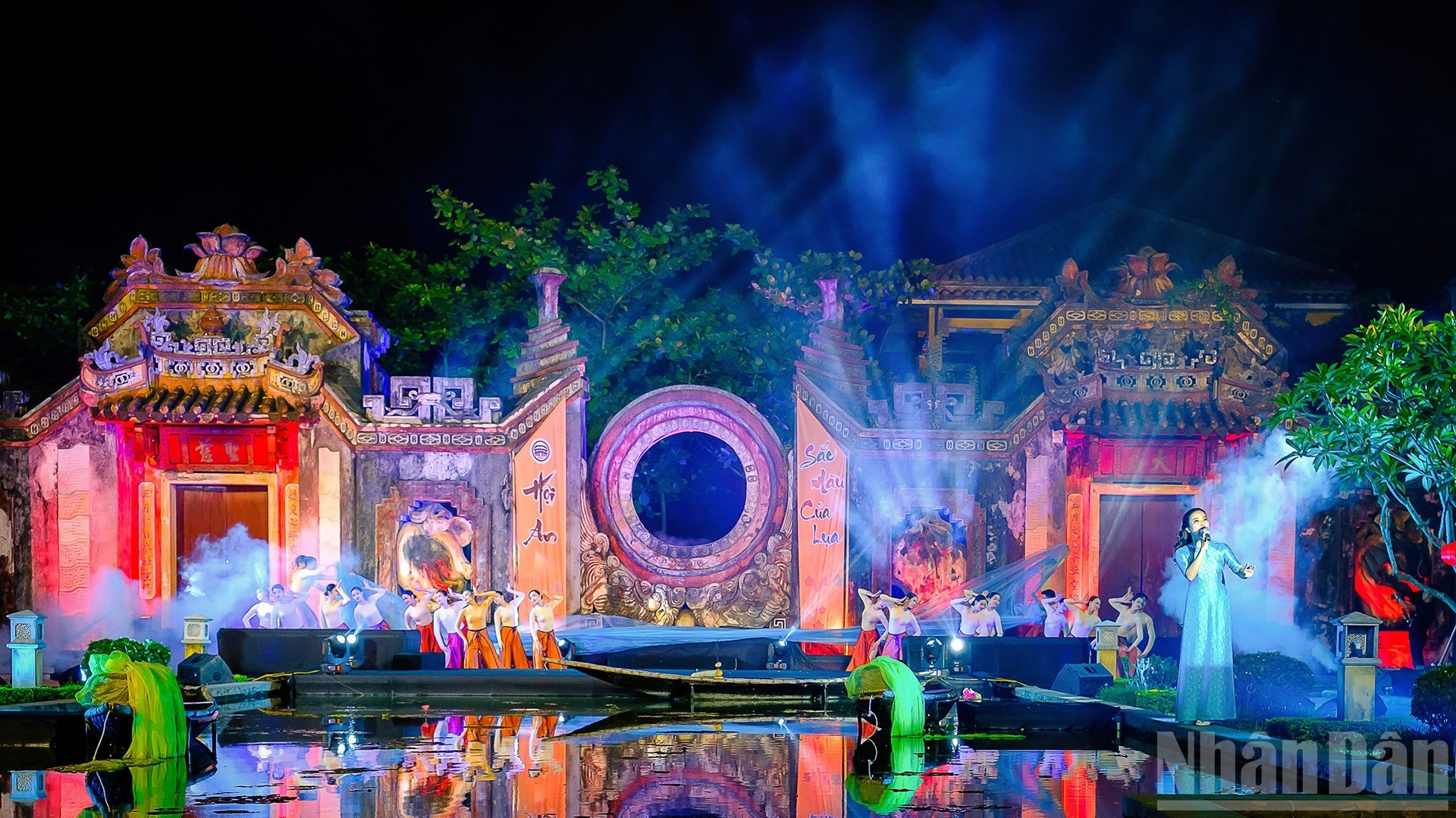 独特的《唤茧》表演节目。