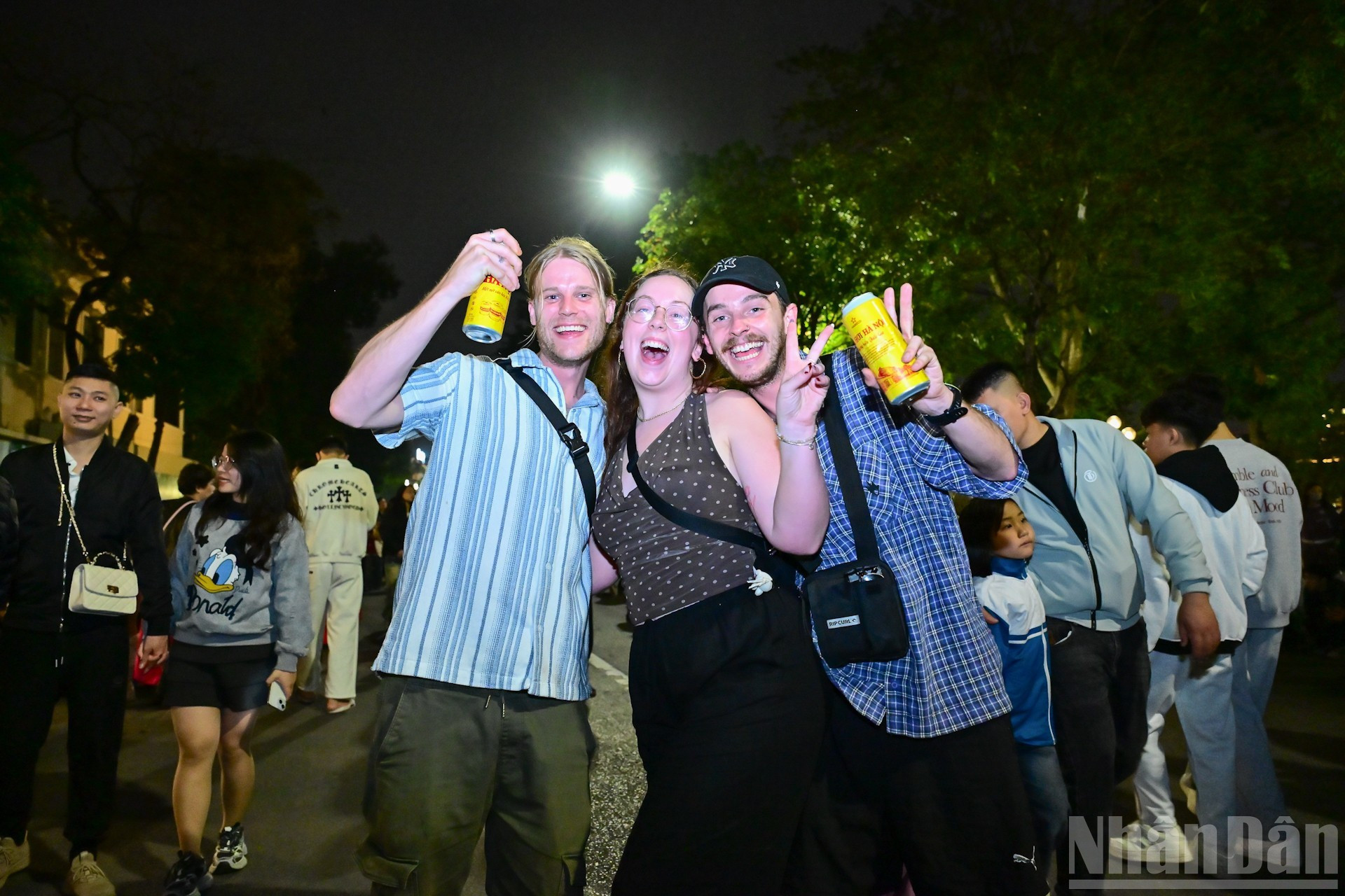 澳大利亚友人在越南快乐地庆祝新年。