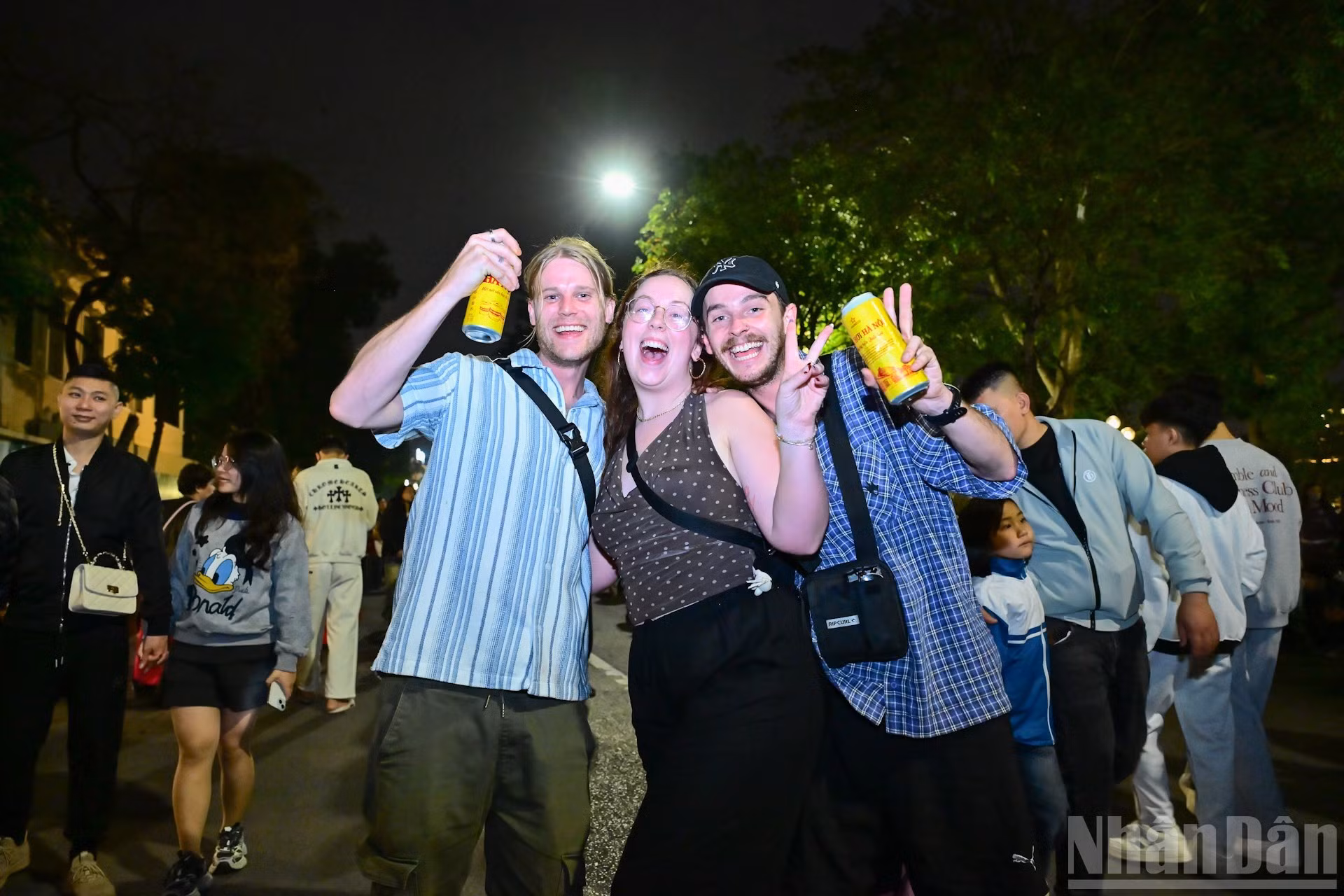 澳大利亚友人在越南快乐地庆祝新年。