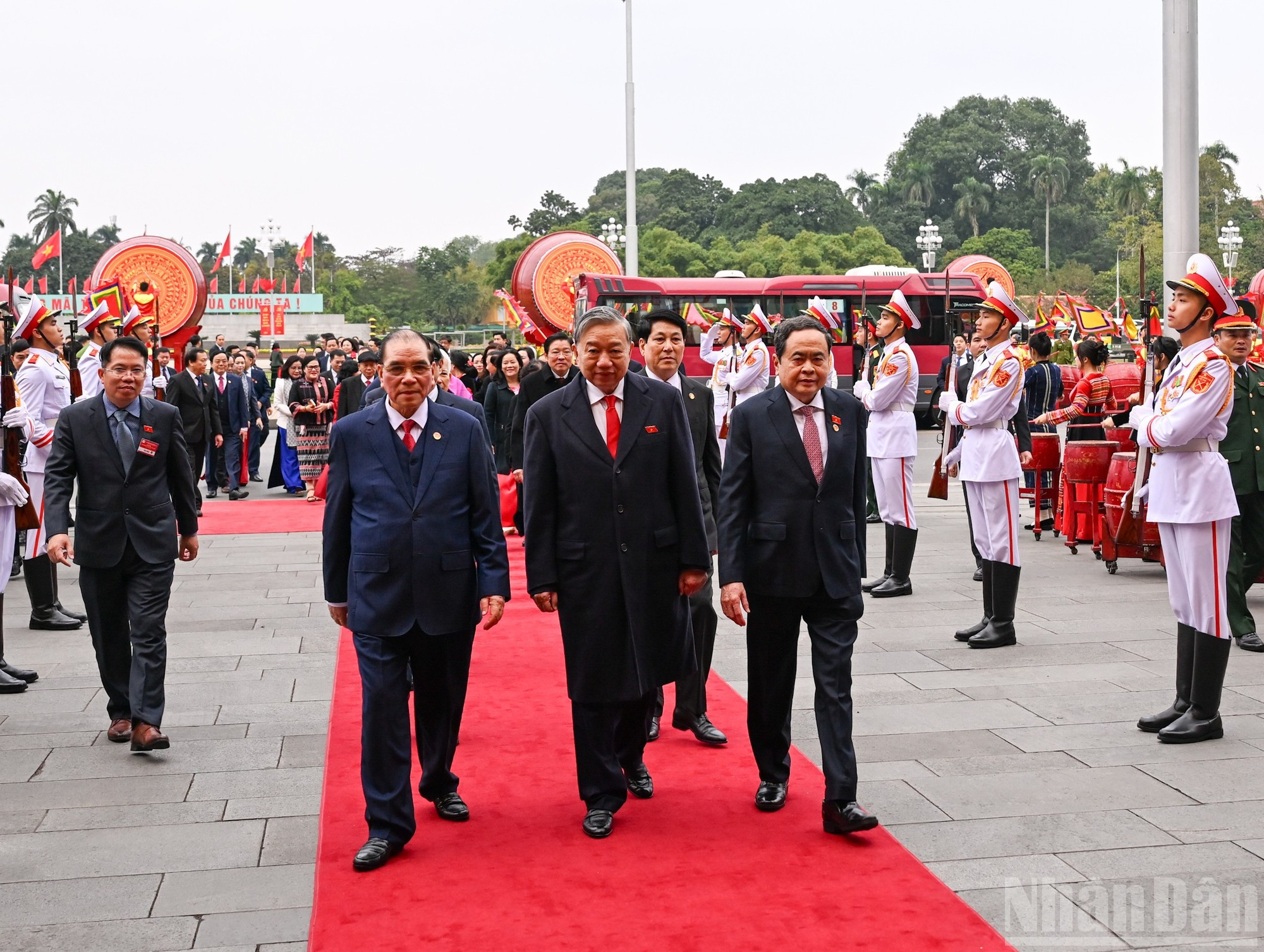 党和国家领导出席仪式。