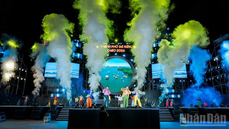 题为“合音闪耀”的艺术晚会在岘港市举行。