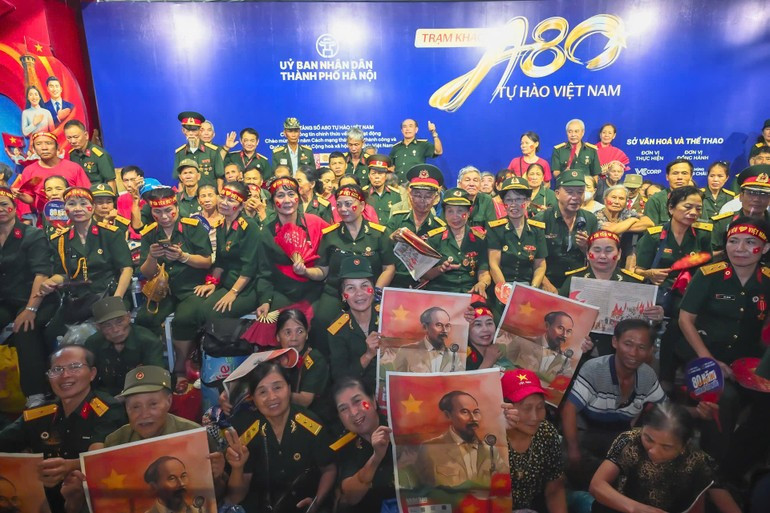 老战士们出席庆祝八月革命胜利暨九·二国庆80周年阅兵与游行活动【组图】