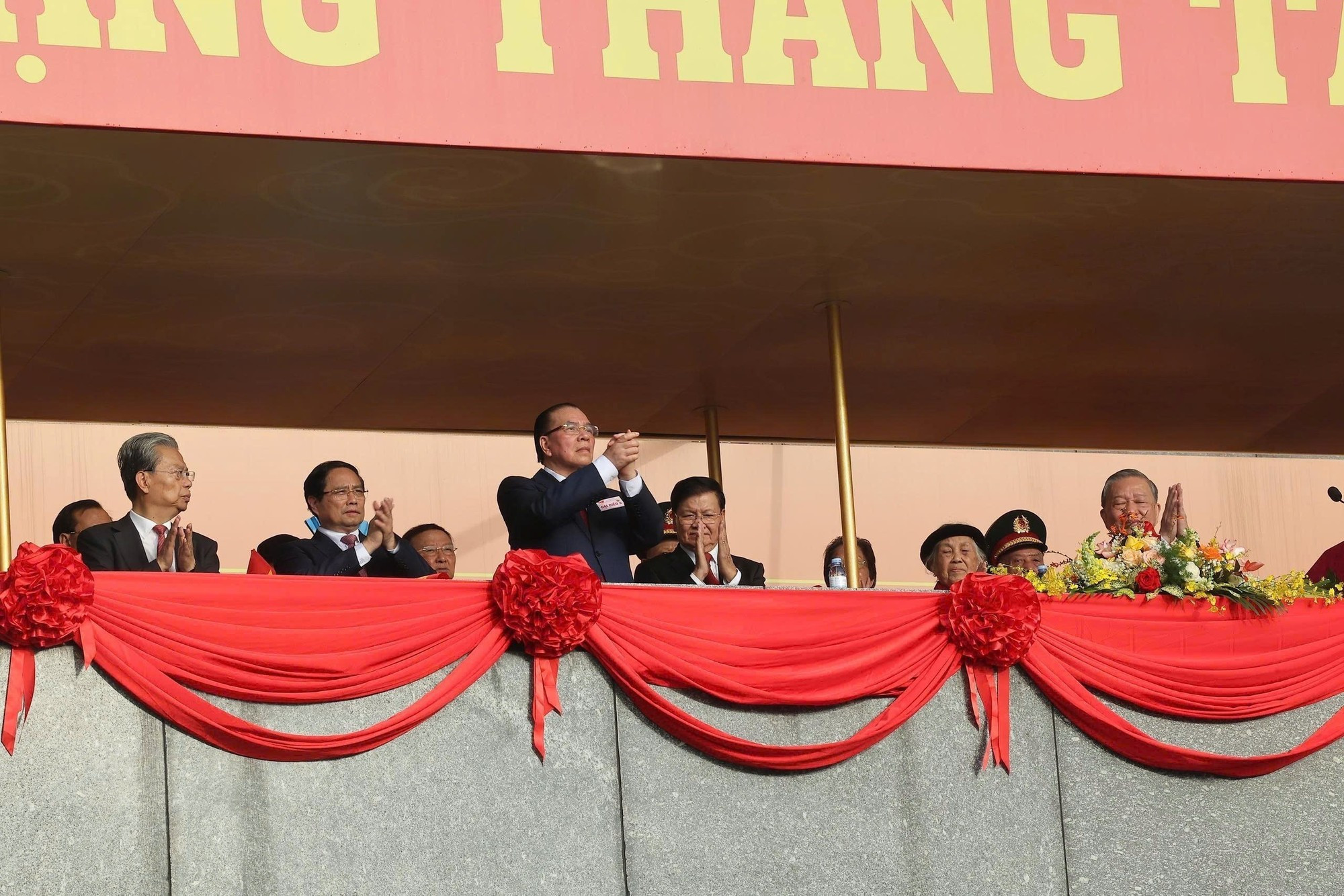 原越共中央总书记农德孟出席活动。