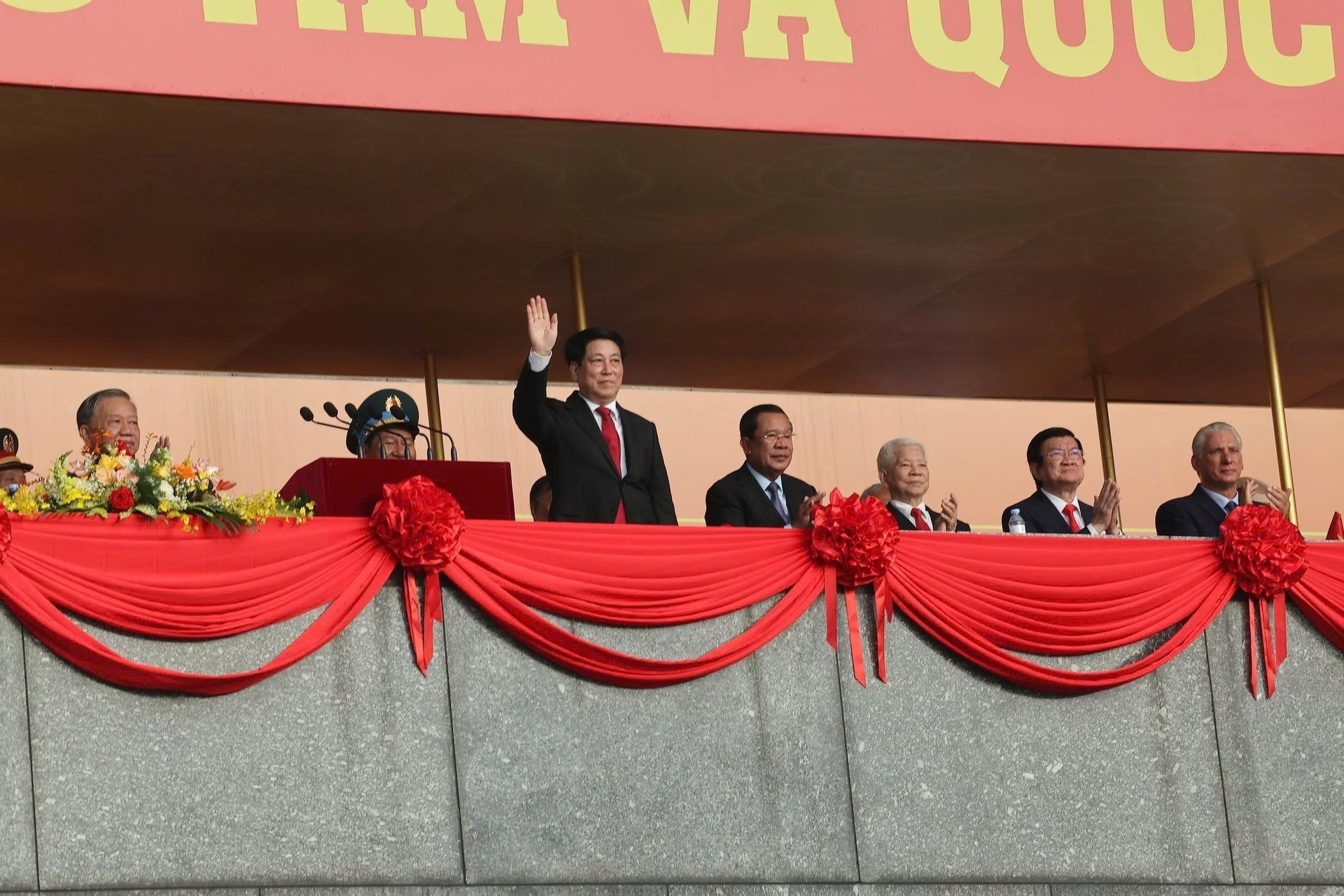 越南国家主席梁强出席活动。