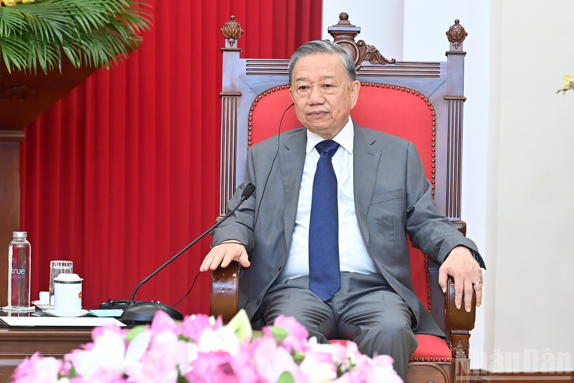 苏林总书记发表讲话。